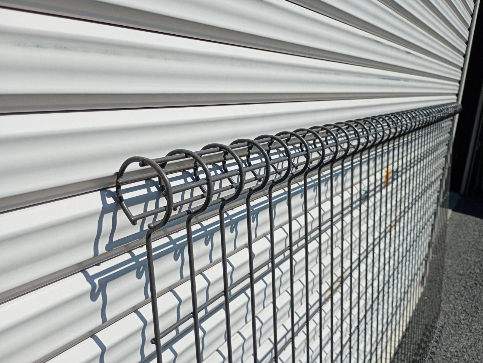 全国送料無料。  LIXIL ハイグリッドフェンスN1型本体 オータムブラウン T12