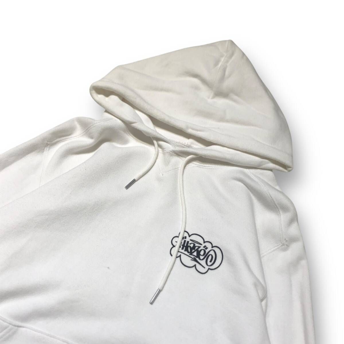 タグ付き sacai Eric Haze Circle Star Hoodie ロゴパーカー 2 タグ付き sacai Eric Haze Circle Star Hoodie ロゴパーカー 2