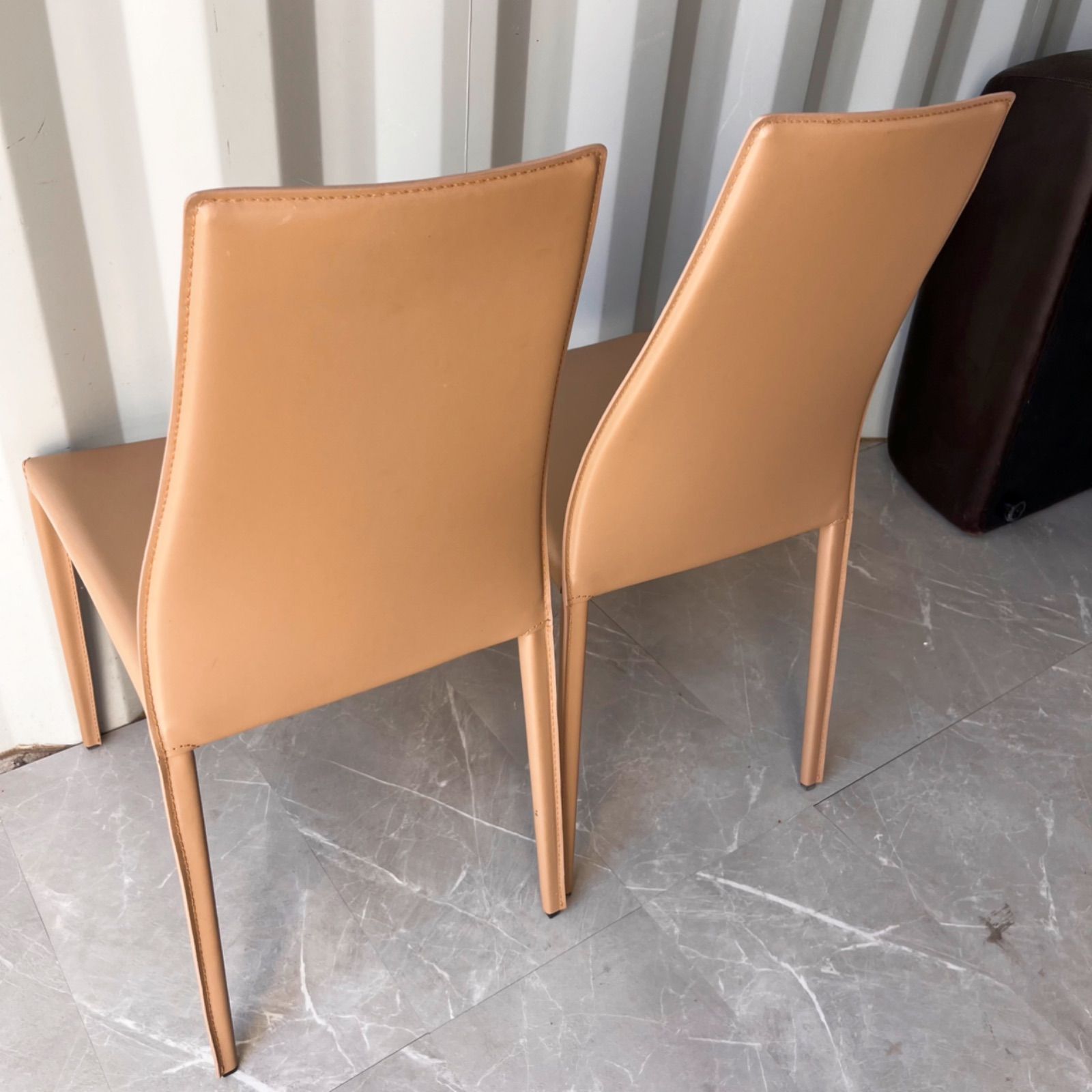 取付無料！カリガリス アイーダ 本革キャメル ハイバックダイニングチェア2脚✨ 取付無料！カリガリス アイーダ 本革キャメル ハイバック