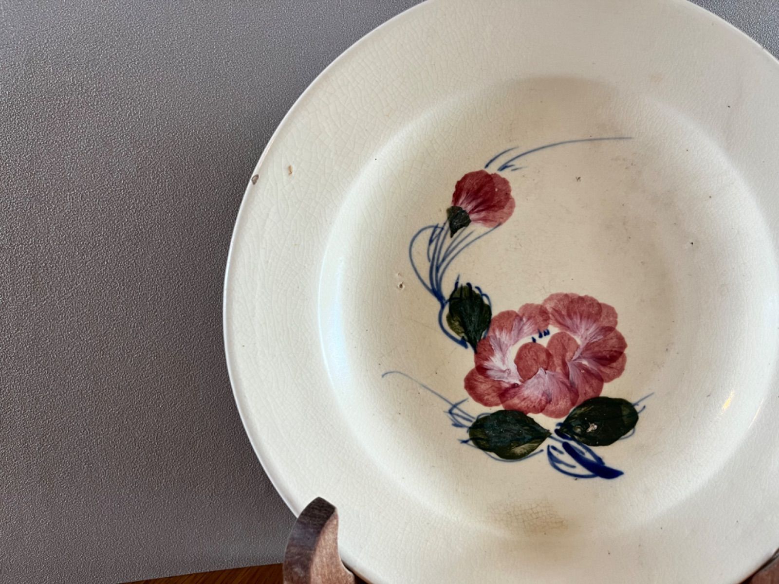 ベトナムの古い花柄の丸皿 ヴィンテージソンべ焼き アンティーク