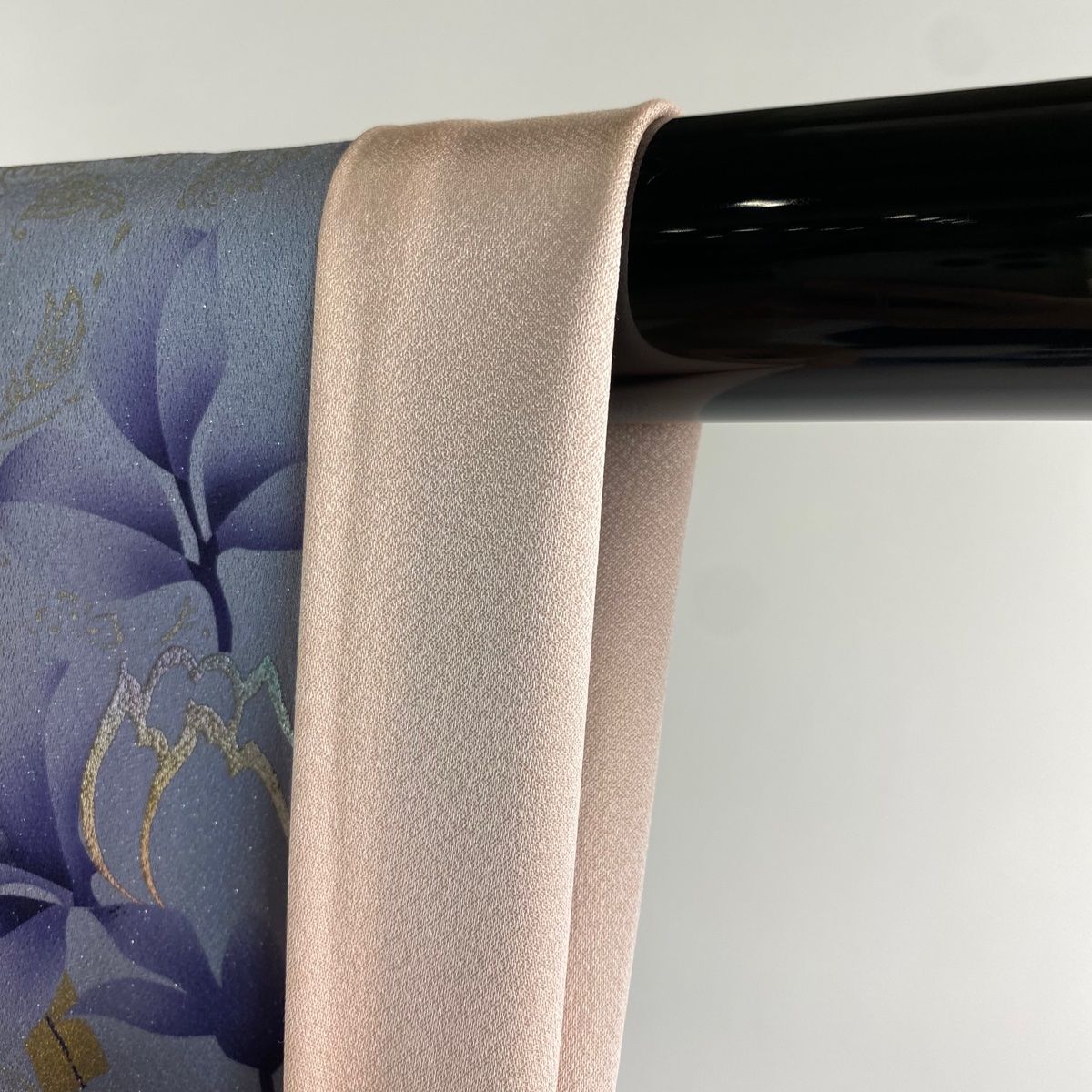 振袖 身丈171cm 裄丈64cm M 袷 山口小夜子 落款 薔薇 蝶 銀通し 金銀彩  