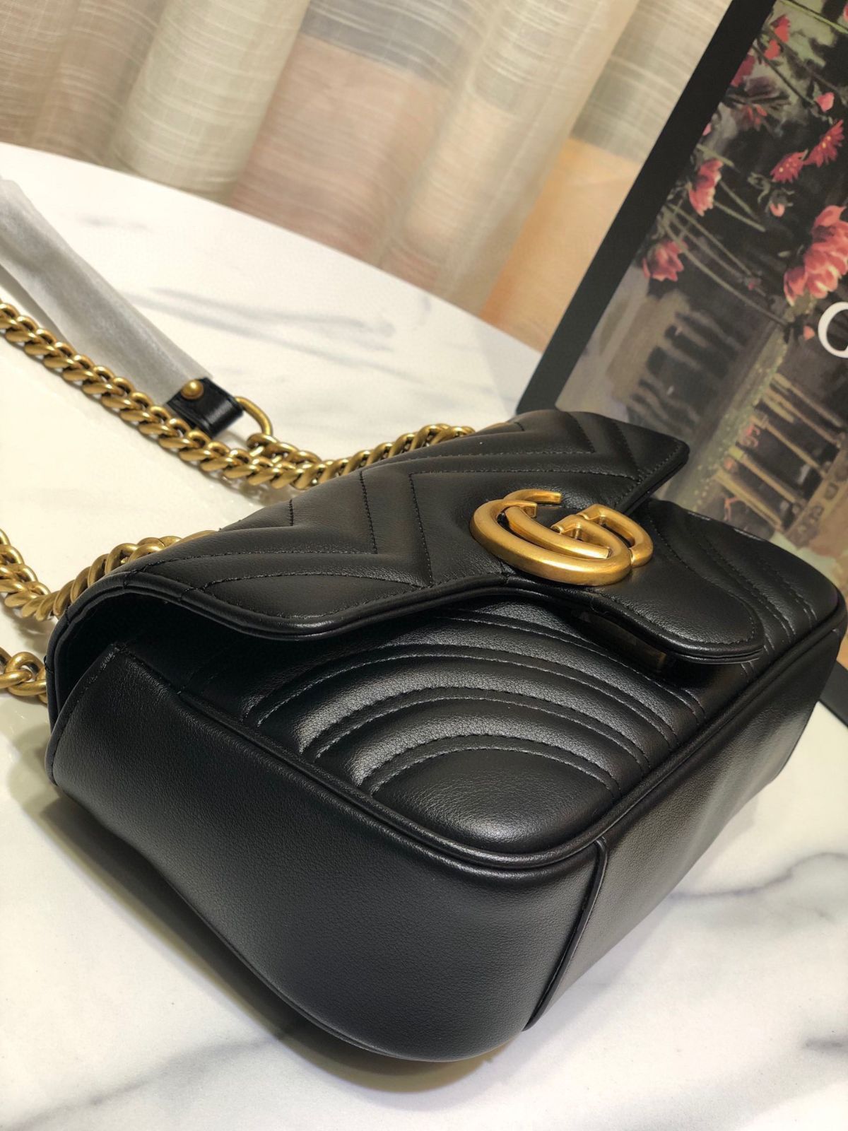 Gucci GGパターン 黒レザーハンドバッグ 今日特価】GUCCI GG Marmont ブラック 22x15 ウェーブレザー