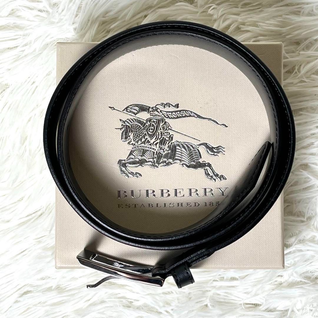 未使用級 イタリア製 BURBERRY ベルト レザー ノバチェック 黒 【公式