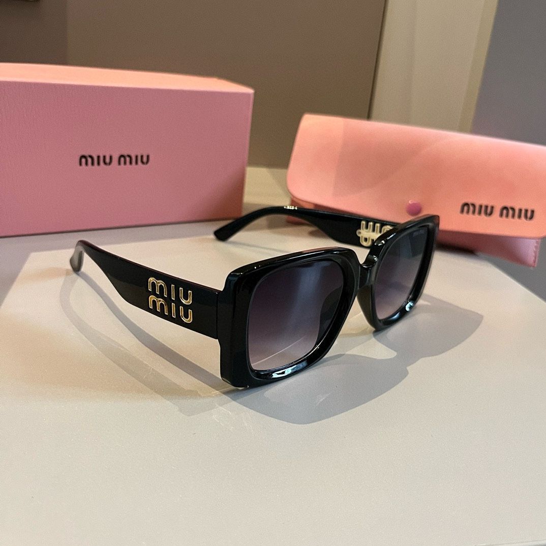 箱付きのすべて新品未使用！MIUMIUサングラス - メルカリ