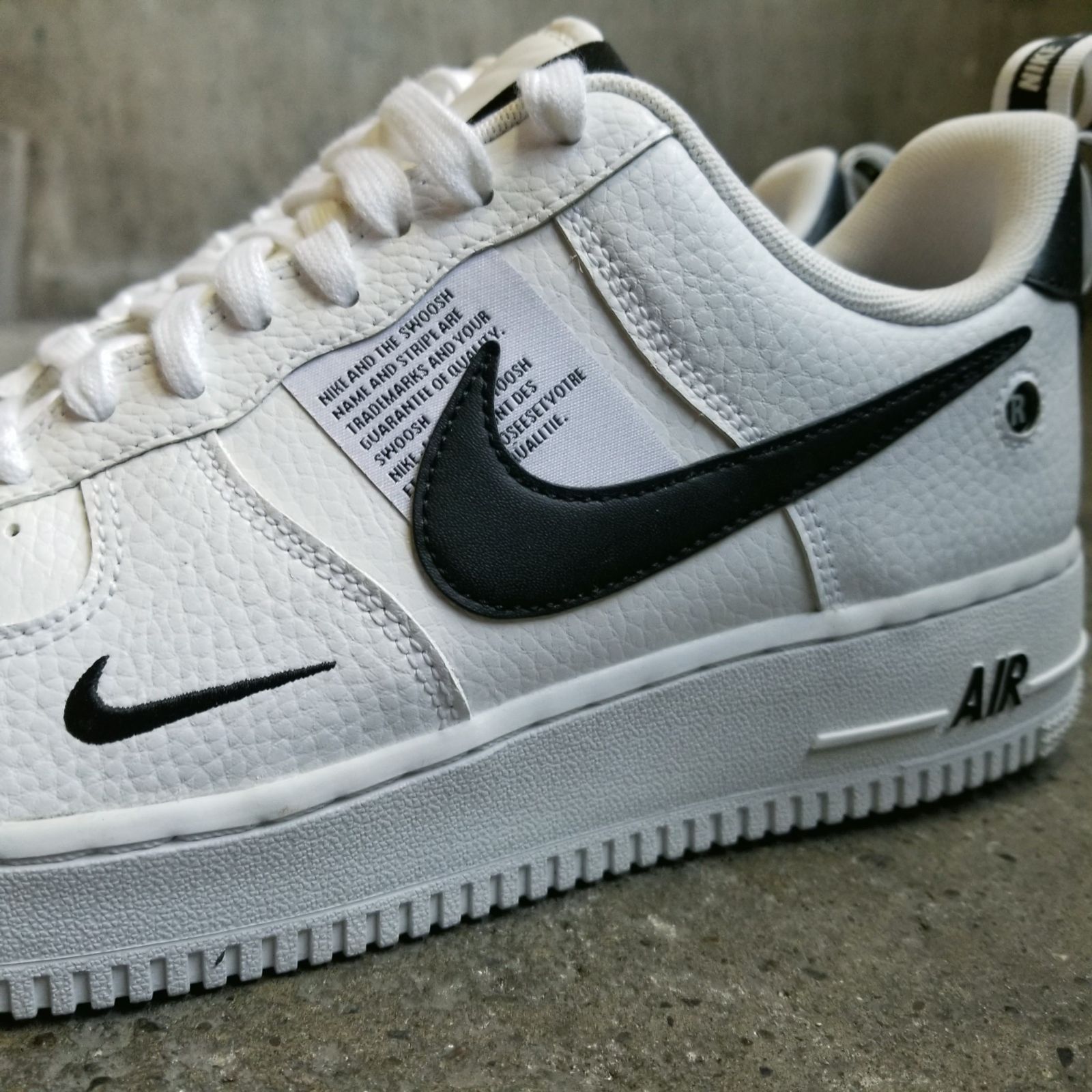 NIKE AIR FORCE 1 