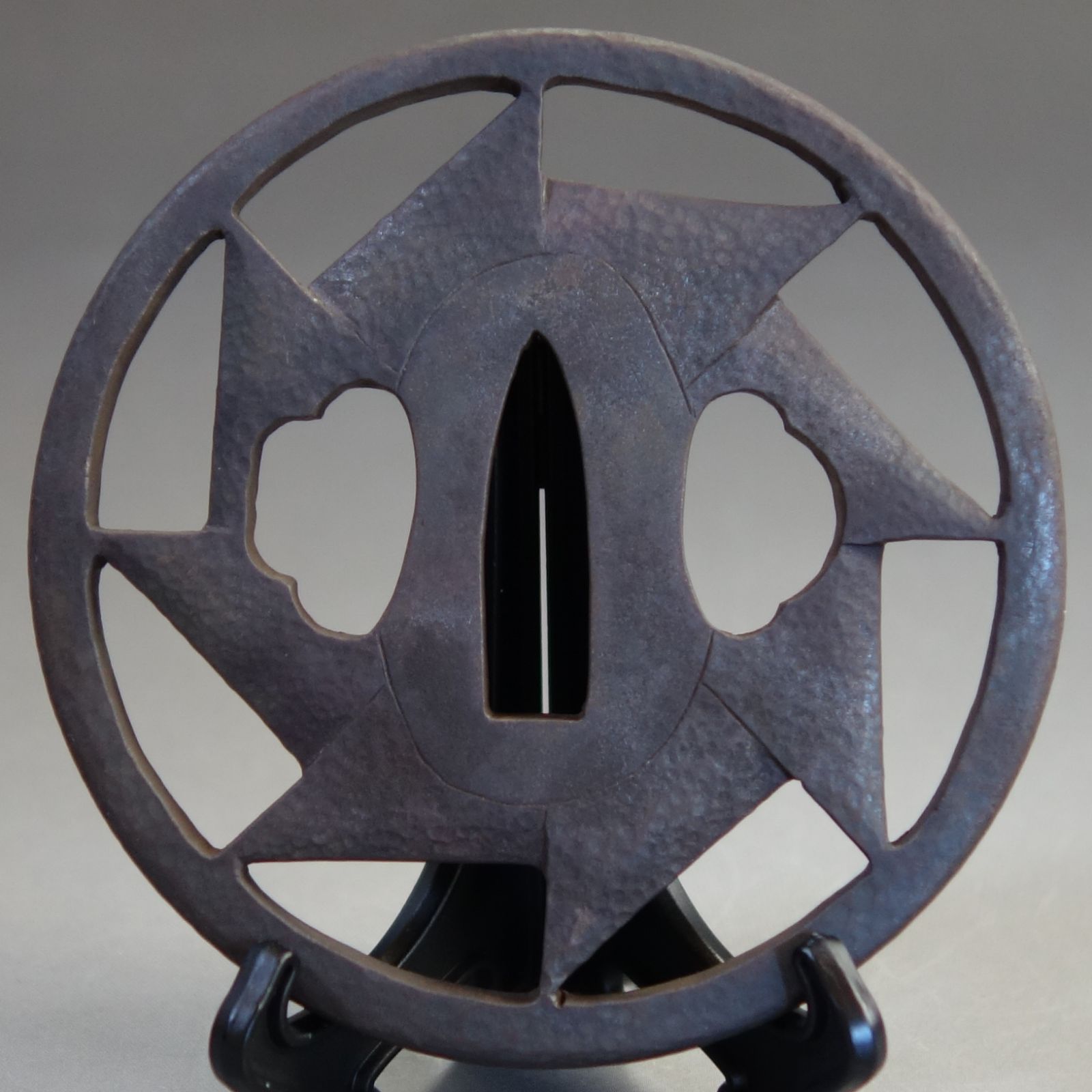 円形鍔 梅・桜透かし 放射状やすり 武具 ツバ かわいい鍔 つば