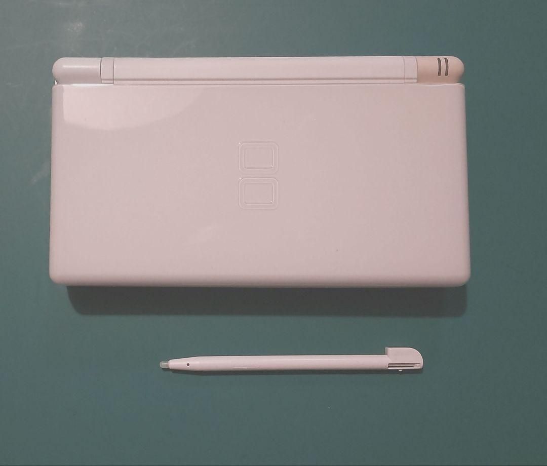 【中古品・外箱、充電器あり】美品 ニンテンドーDS Liteクリスタルホワイト⑥ 中古品・外箱、充電器あり】美品 ニンテンドーDS Liteクリスタル