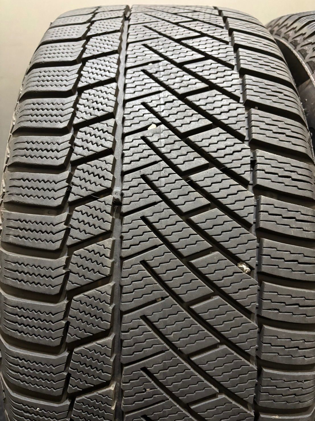 ほぼ新品ブリヂストン プレイズ 235/50R18,2024年ラジアルタイヤ