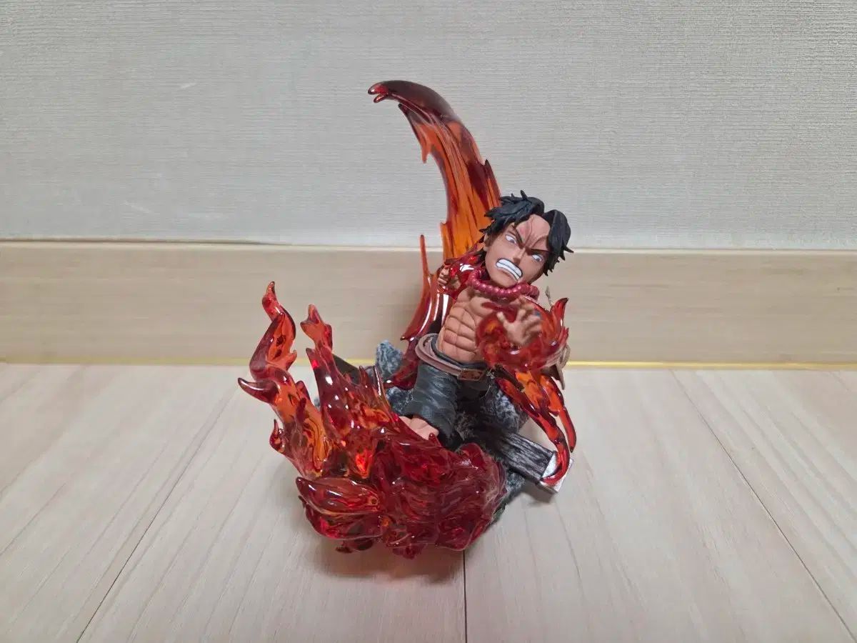 ONE PIECE ワンピース レジン ワールドコレクタブル エース 売ります