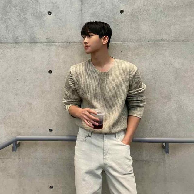 秋冬 メンズ  服 シンプル ファッション オシャレ 大人 かっこいい 大きいサイズ ストリート 紳士服  ラウンドネック シンプル 長袖 ニット T シャツ カジュアル ハイエンド トップス 