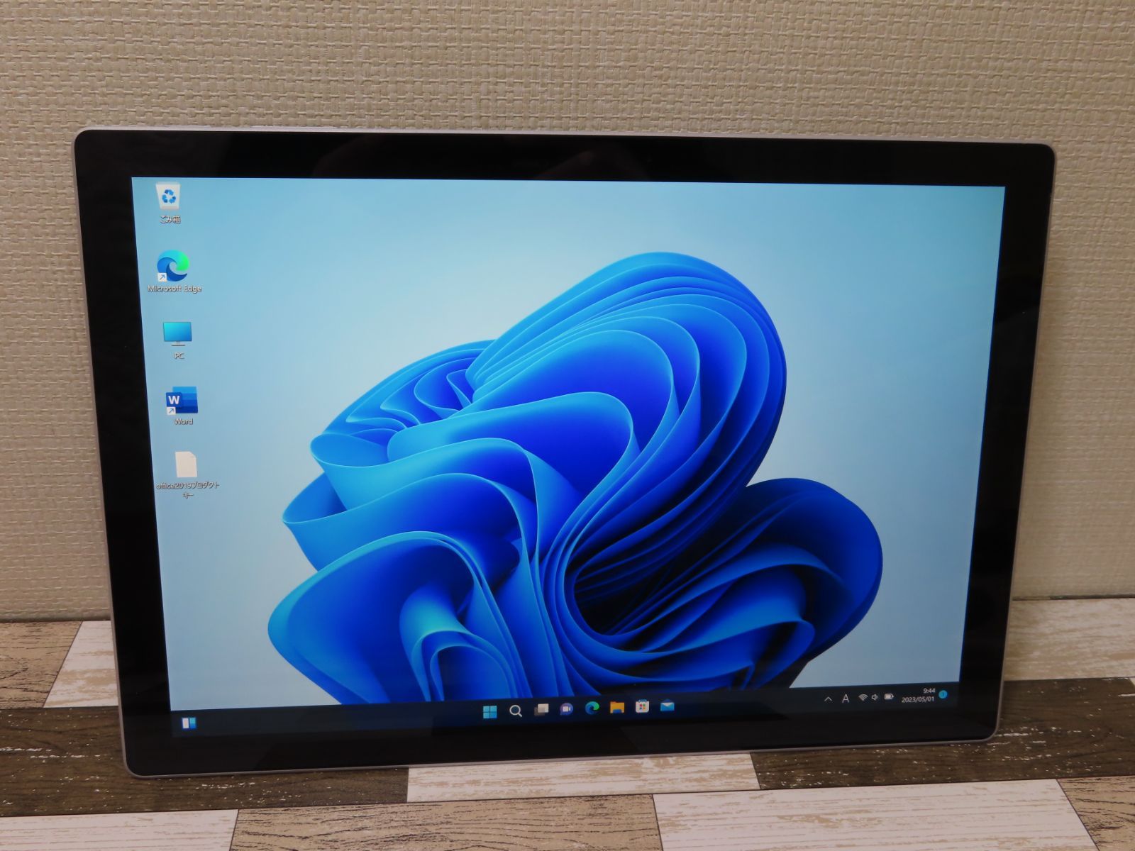 Surface Pro5／モデル1807／7世代Core i5／LTE - Windowsノート本体