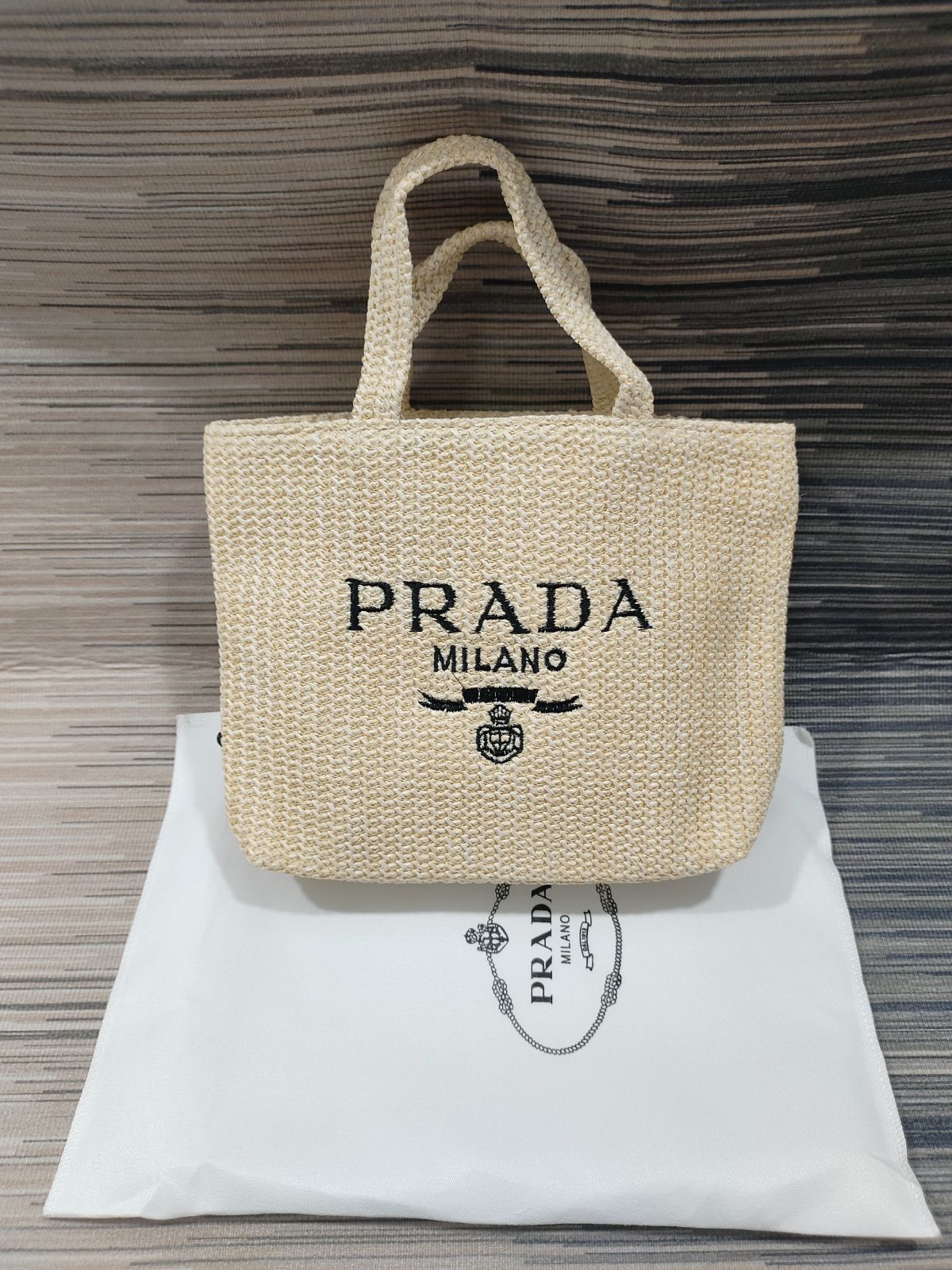 新品★未使用PRADAプラダバッグハンドバッグトートバッグ＊送料無料防塵袋付き！麦わらベージュ