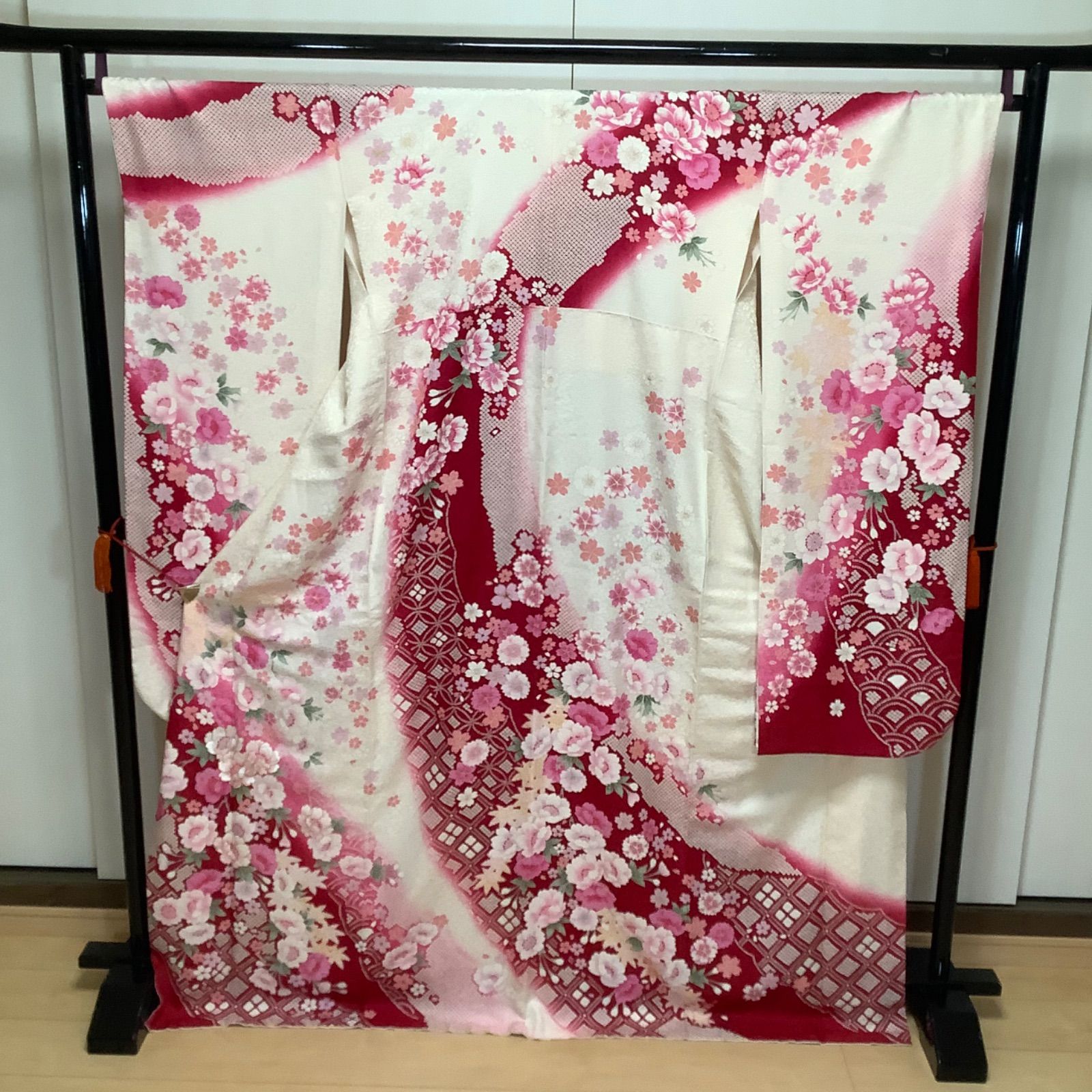 115 正絹 振袖 身長153~170cm 成人式 白 赤 八重桜 桜 バラ-