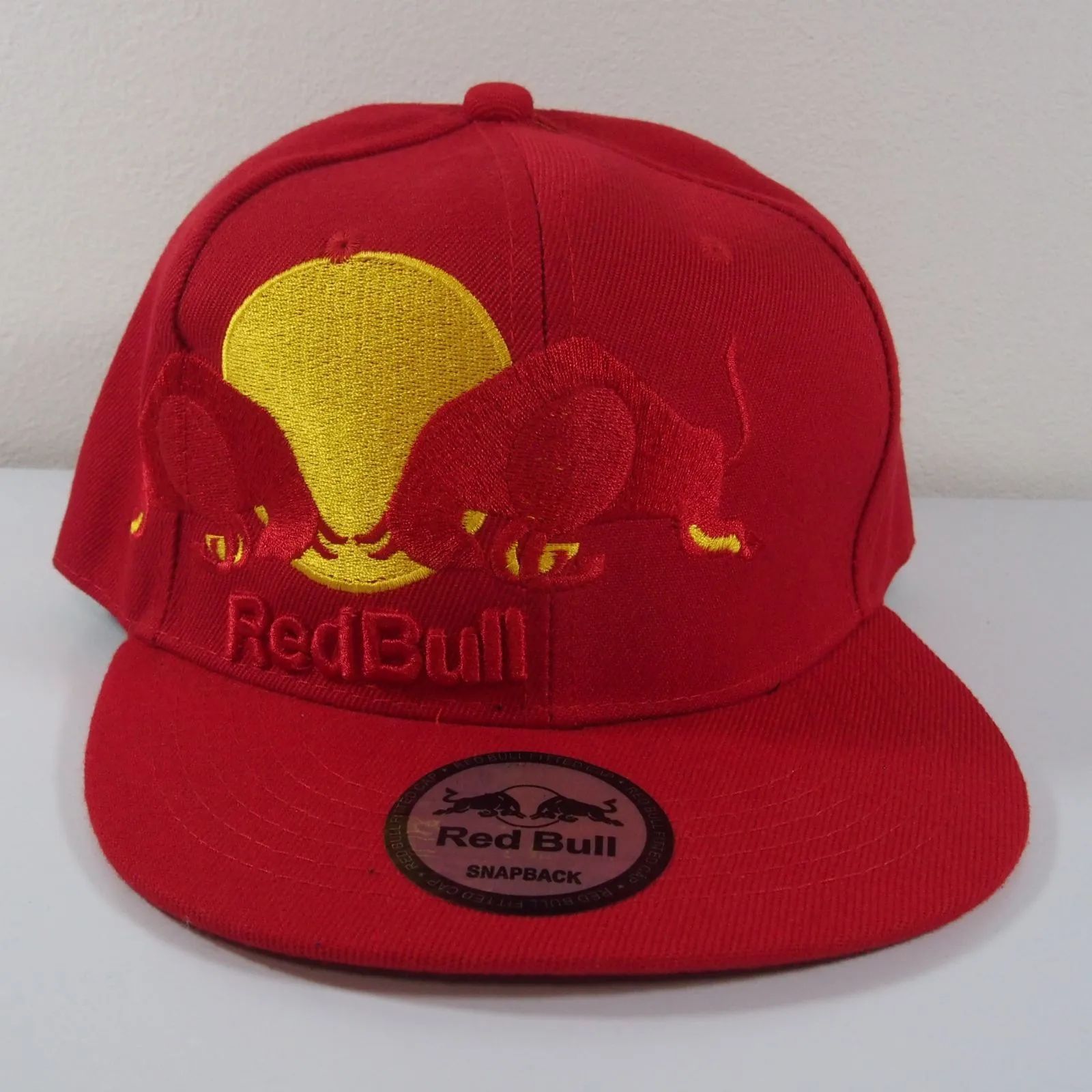 14 赤/赤/直ツバ REDBULL 刺繍 キャップ 帽子 レッドブル