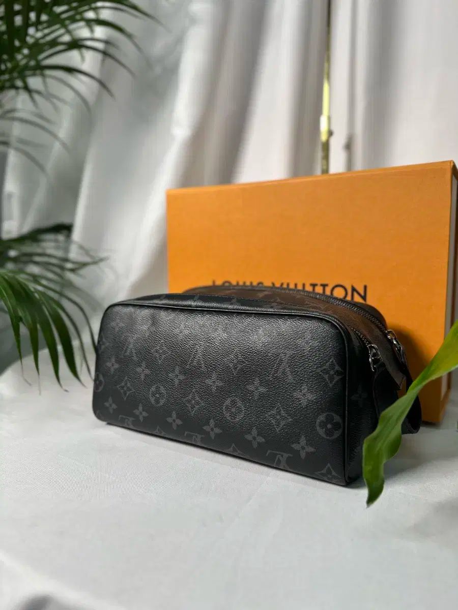 Louis Vuitton ルイヴィトン エクリプス ヘルプキット