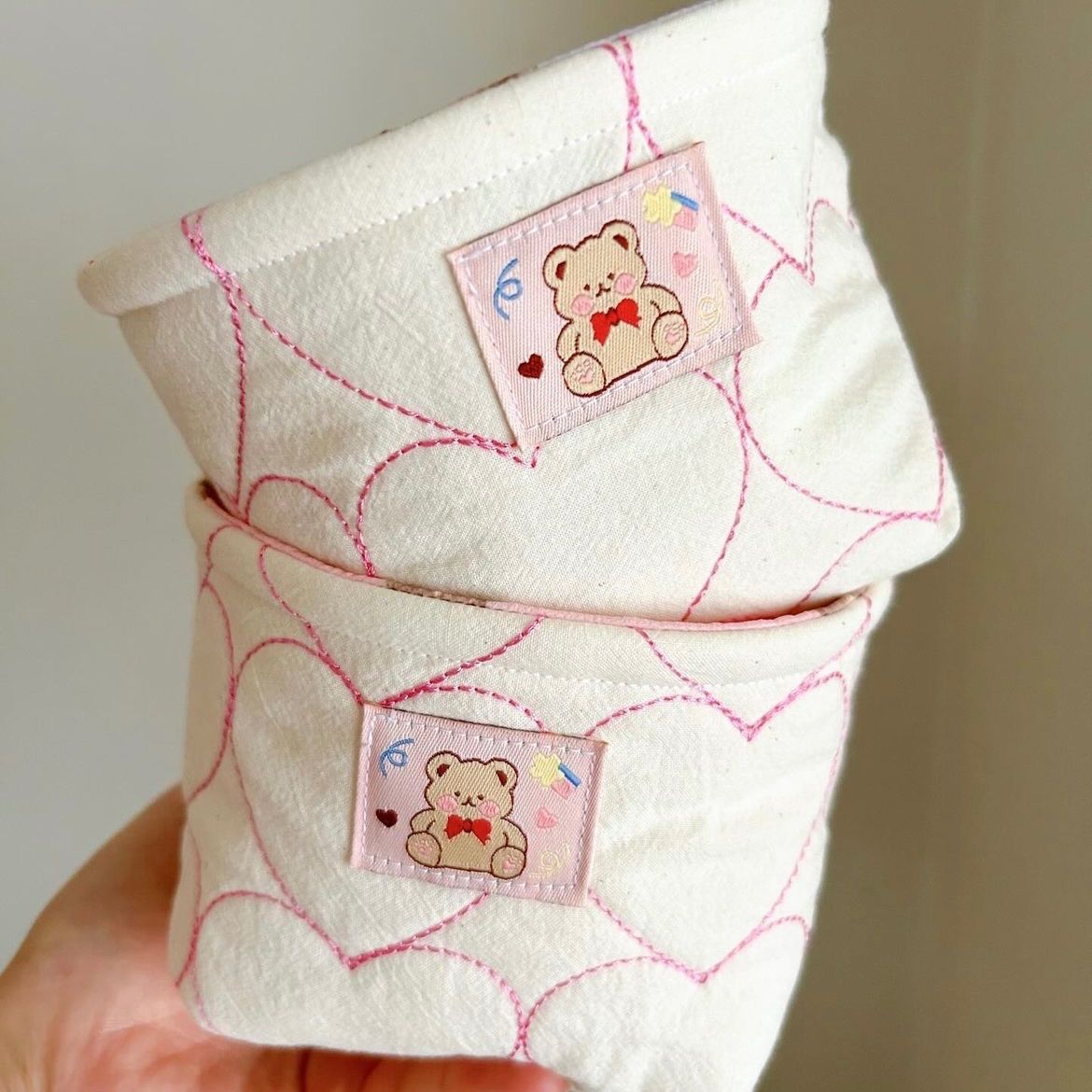 【kids kimuページ】ハート刺繍×フリル×ハートキルティング ヌビ生地 韓国直輸入 ハート刺繍のふんわりキルティング【ピンク