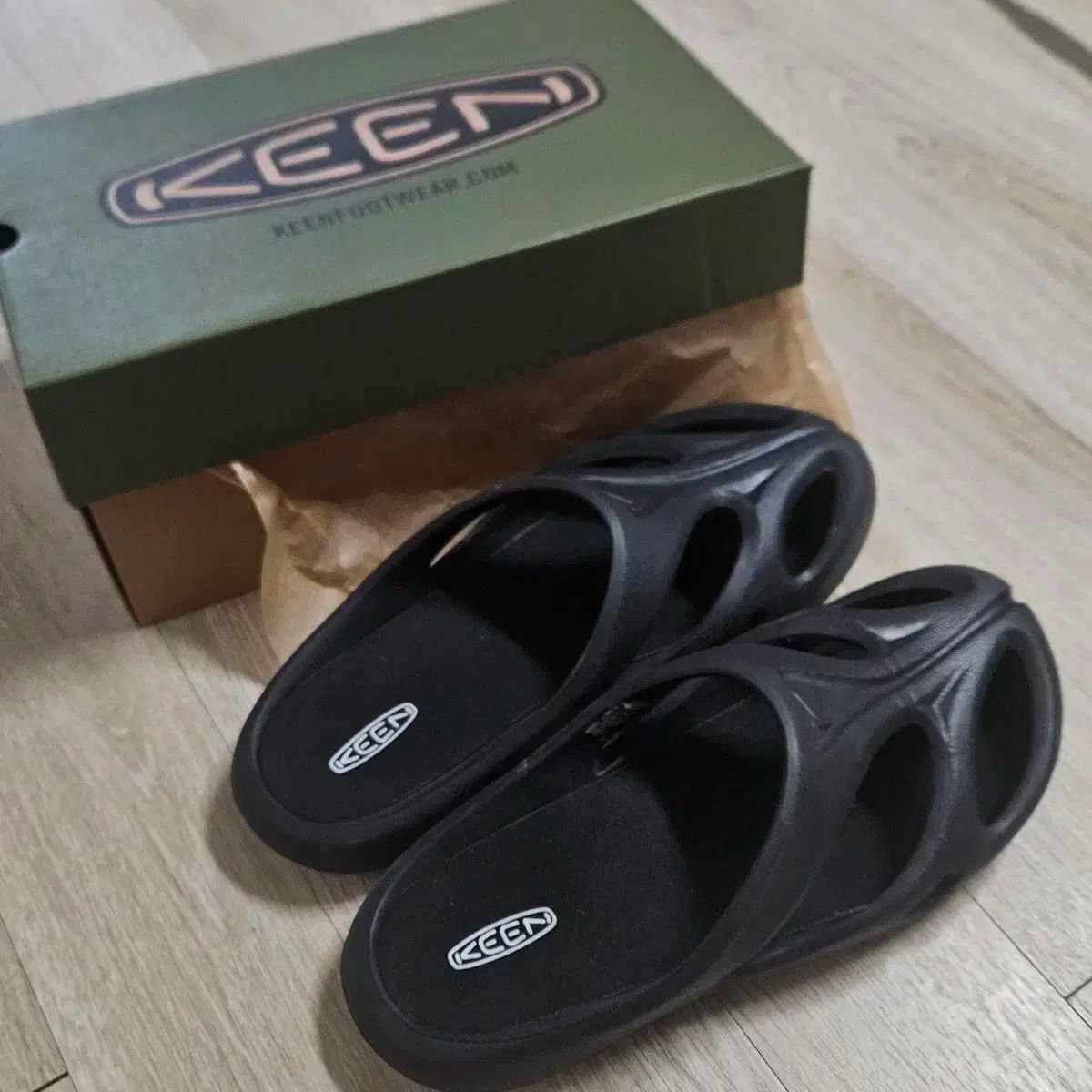 KEEN キーン シャンティ スリッパ ダンブルー