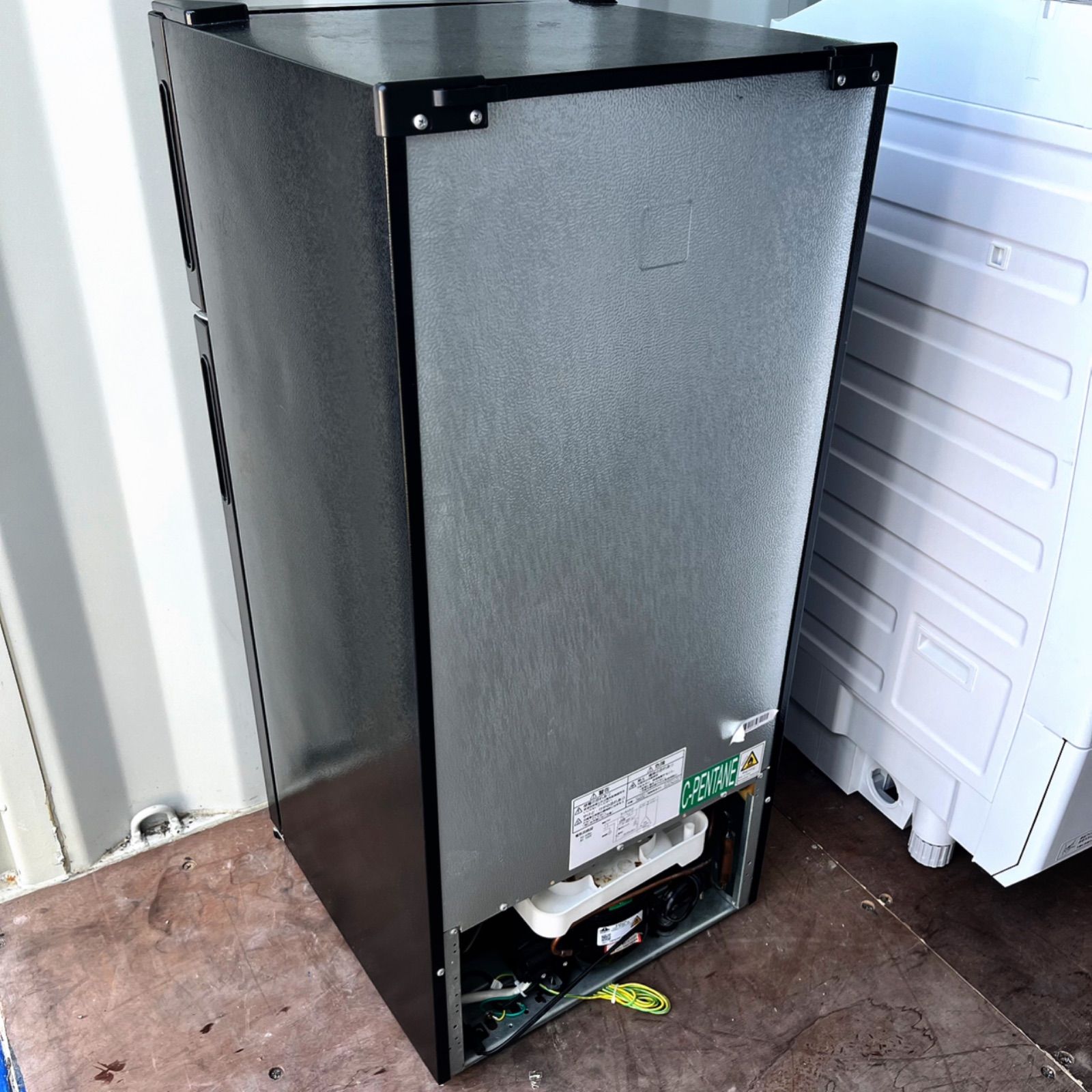 取付無料！コンパクト便利サイズ スタイリッシュダークシルバー冷蔵庫