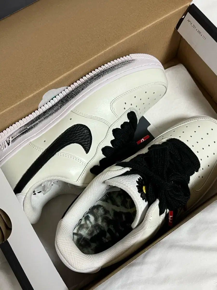 NIKE ナイキ エアフォース 1 パラノイズ 白 黒