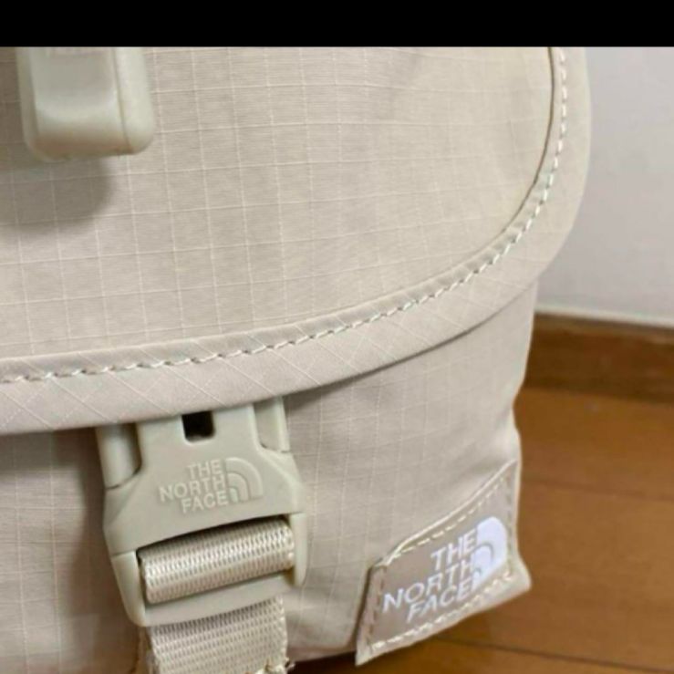 ザノースフェイスショルダーバッグ BREEZE BUCKETホワイトサンド ザノースフェイスショルダーバッグ BREEZE BUCKETホワイトサンド