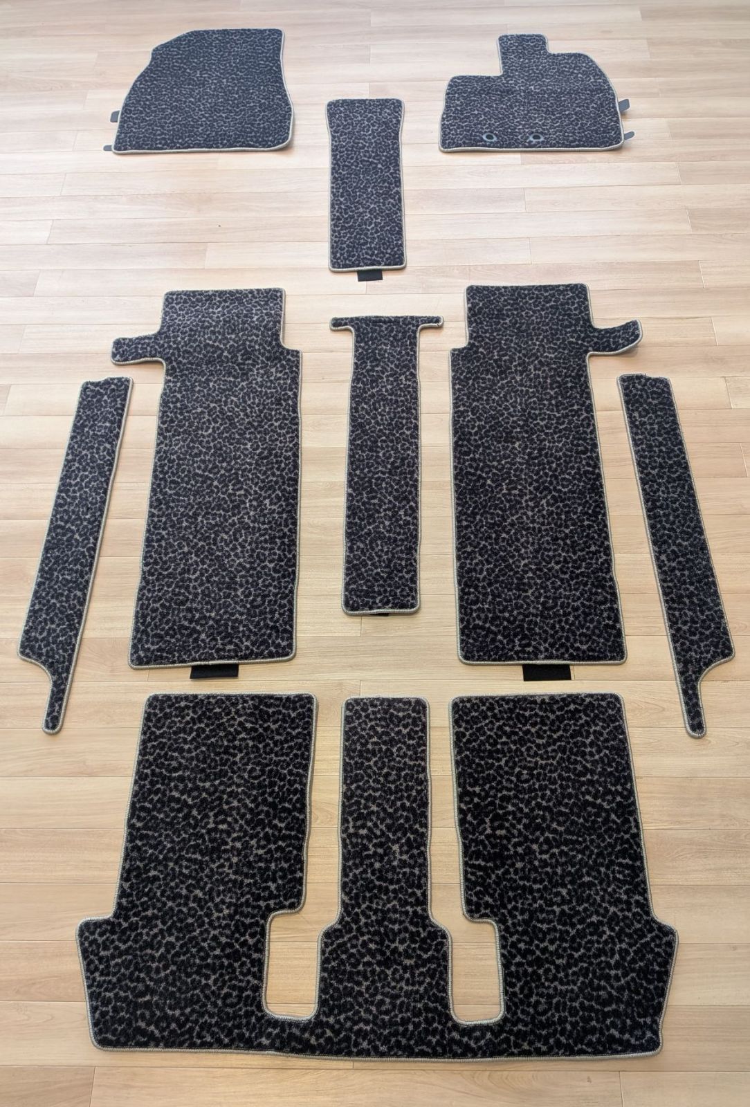 80系ノア ヴォクシー エクァイア 7人乗りガソリン車用 フロアマット ヒョウ柄