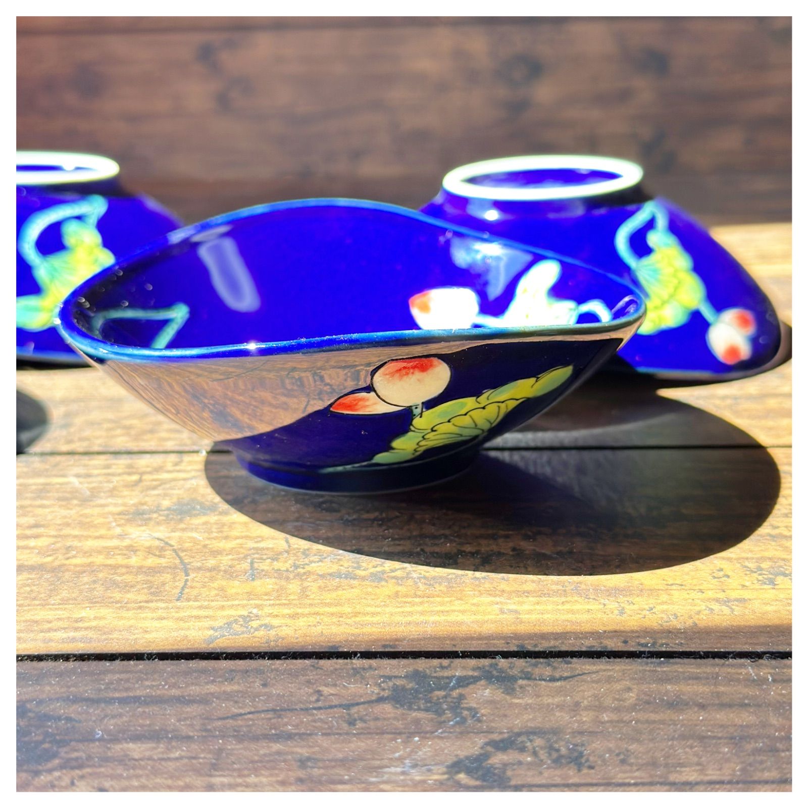 ベトナムのバッチャン焼き 蓮柄の中鉢ボウル4枚セット