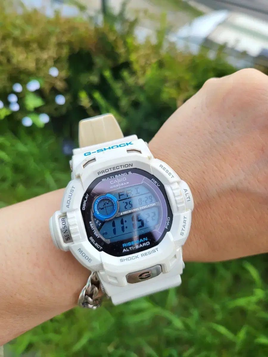 I 出品 CASIO(カシオ) G-SHOCK(ジーショック) ライズマン ホワイト