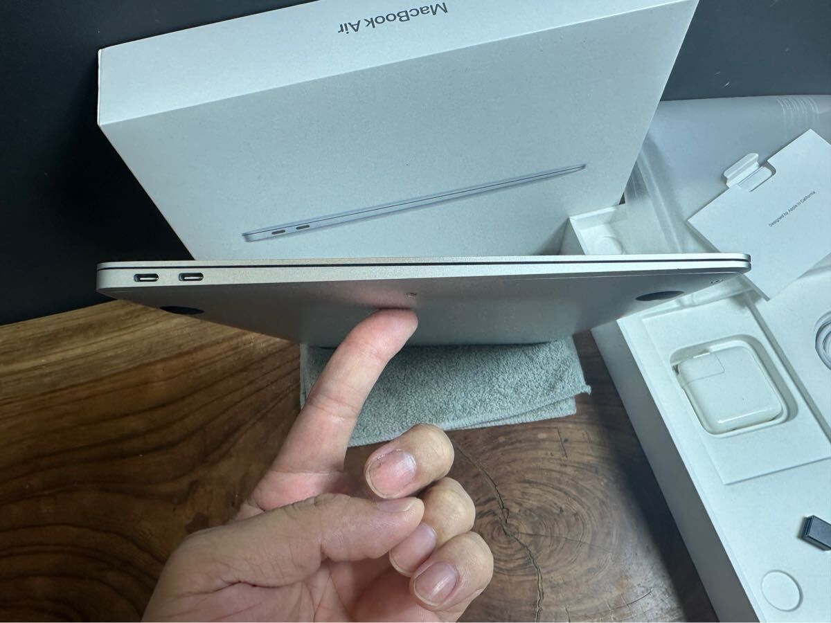 【極美品】MacBook Air 2020 付属品付き 極美品」MacBook Air (13-inch, M1, 2020) /M1 8コア/8GB