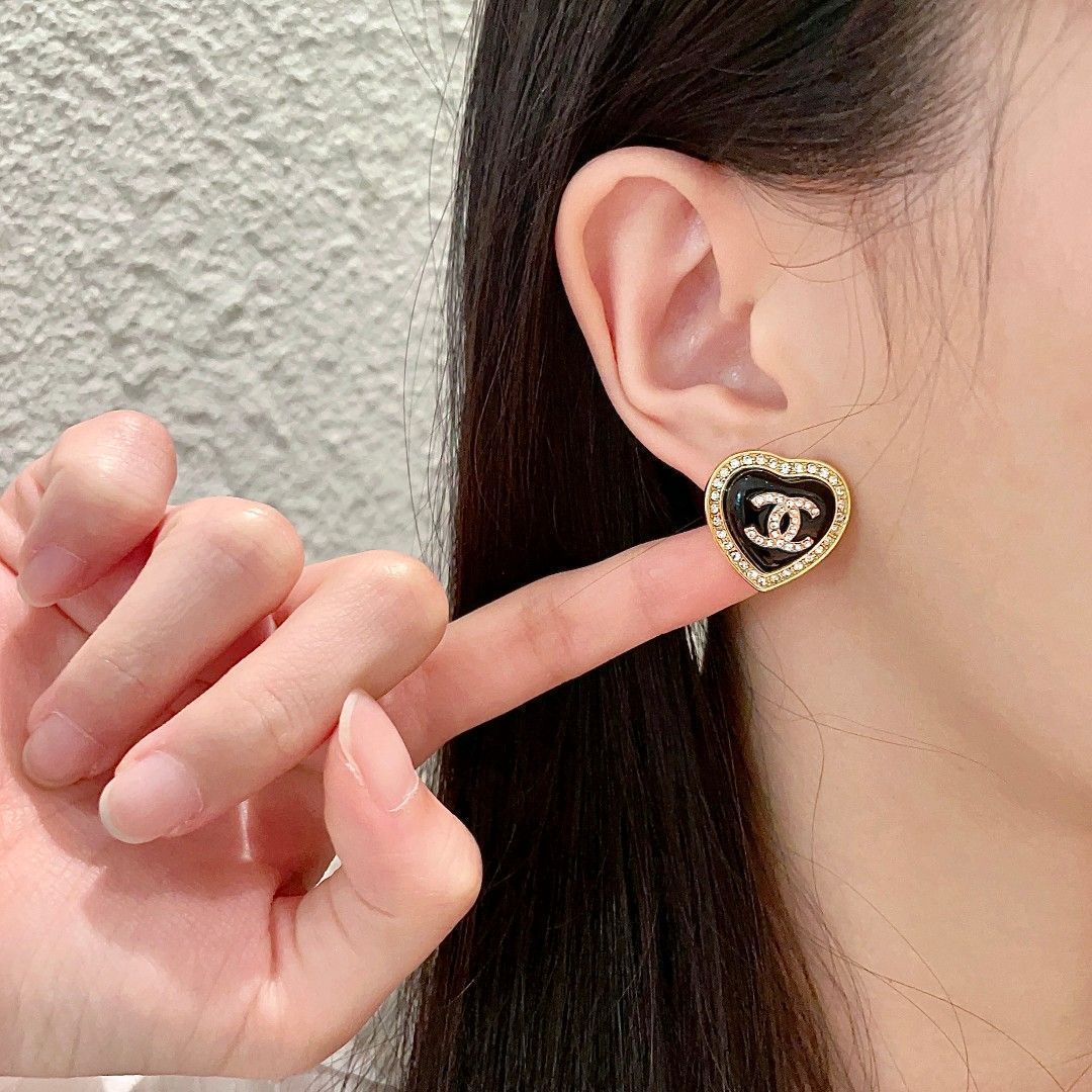 今日特価】Chanel ヴィンテージ アルファベットピアス 送料無料