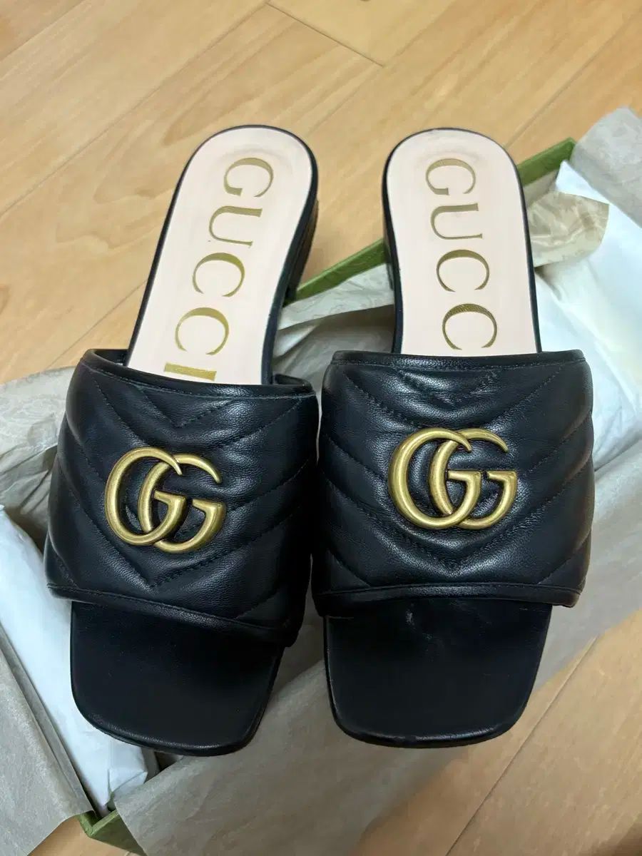 ☆韓国の人気☆【GUCCI】☆マトラッセ スライ.ド☆スリッパ☆ GUCCI(グッチ) GG マテラッセ スライド スリッパ (純正) - メルカリ