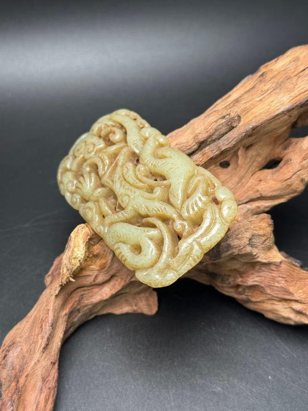 中国古美術.旧蔵品.古和田玉佩.盤龍紋.純手工細密彫.裝身具.古時期飾品.根付.中国古玩