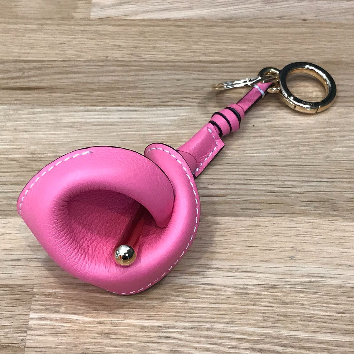 ロエベ カラ バッグチャーム ユリモチーフ ピンク キーリング キーホルダー Calla Lily Key Charm レザー 10357