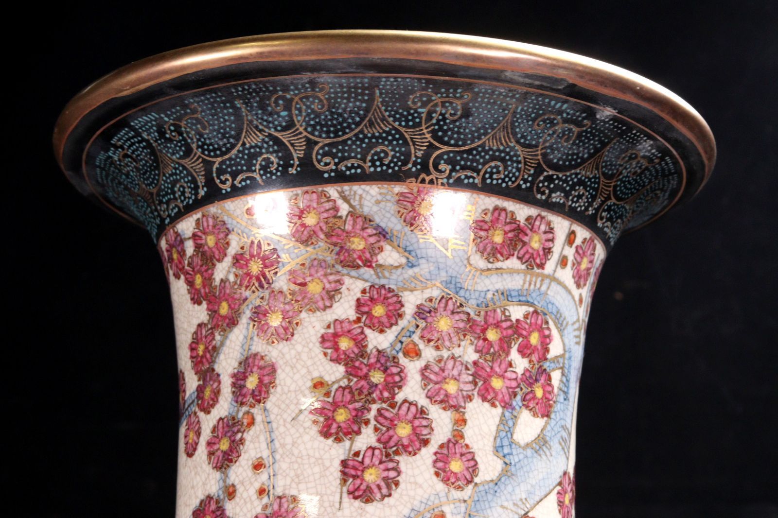 薩摩焼 粉彩貴人図双耳花生 】 高31．5cm 明治初期 O1017B