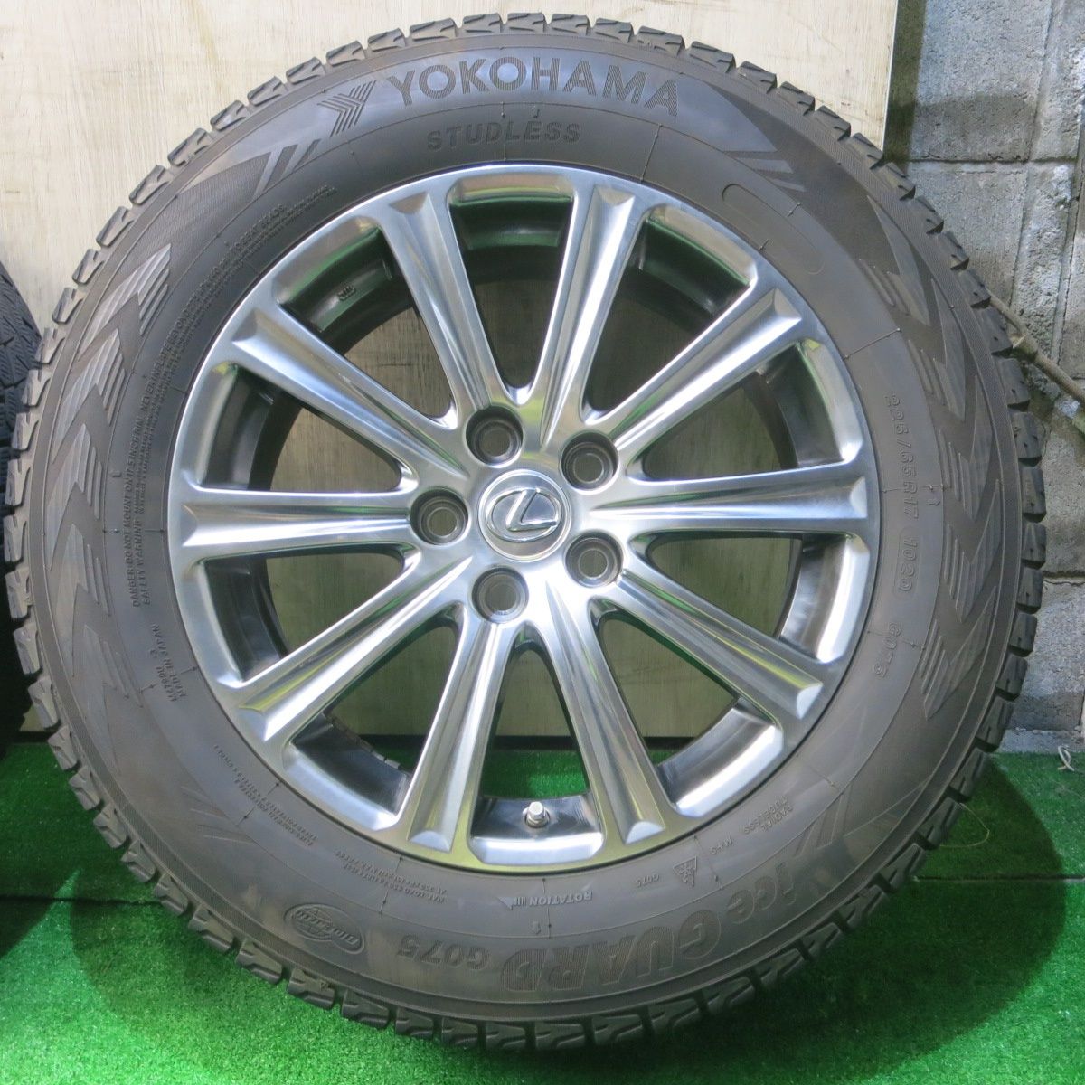 センサー付！キレイ☆レクサス NX 純正 225/65R17 スタッドレス 