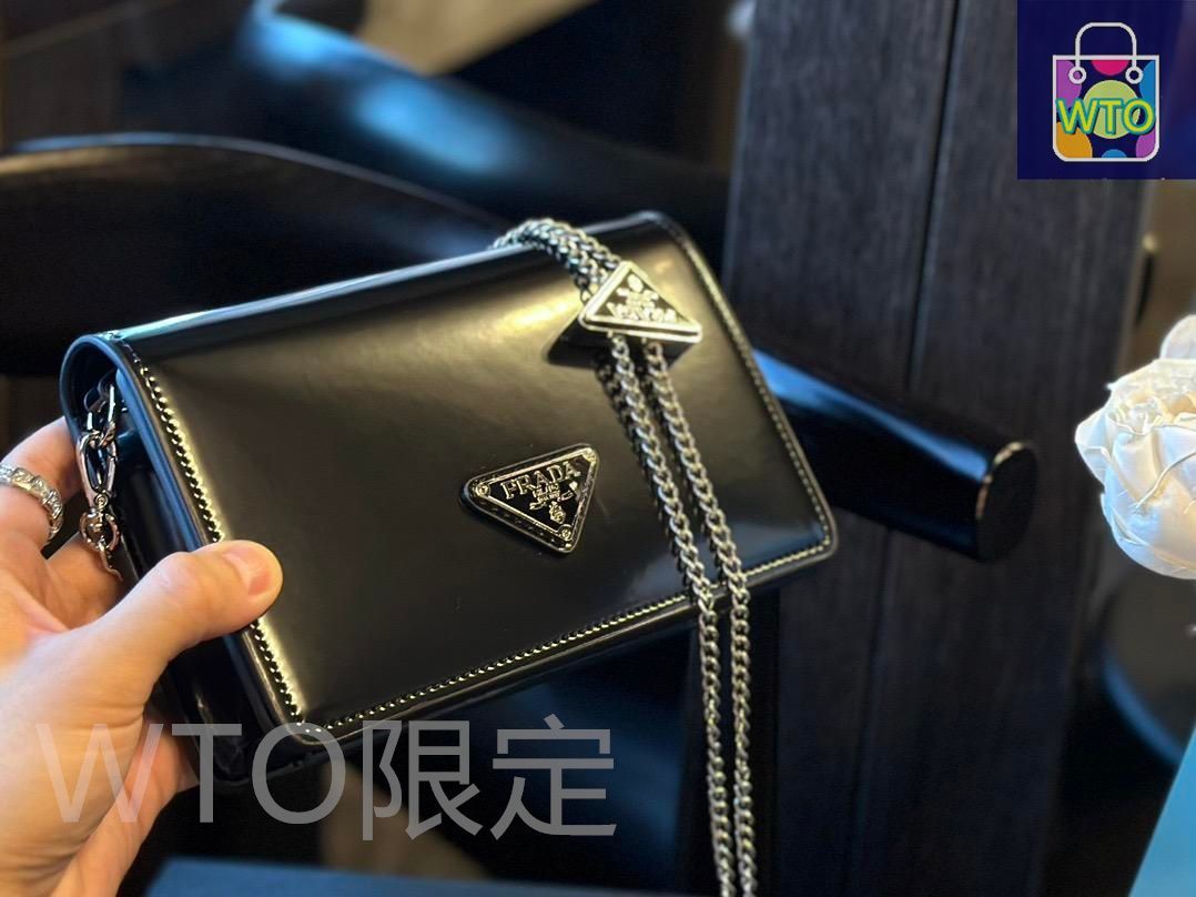 PRADAプラダの超美しいブラックショルダーバッグ｜本日限定特価