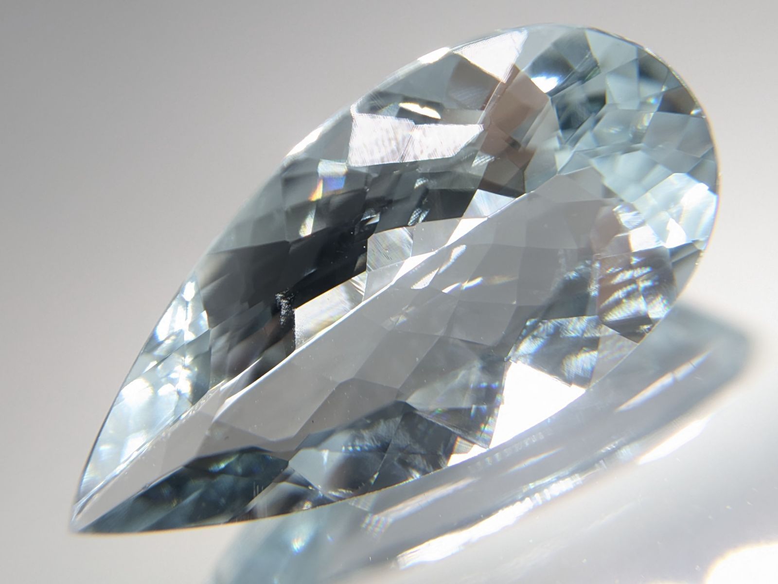 天然アクアマリンのルース【9.32ct】