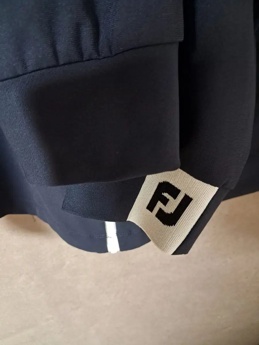 配送商品は通常配送無料。 正規品 FJ FootJoy フットジョイ ゴルフウェア ネイビー ウィンドブレーカー ジャケット 105