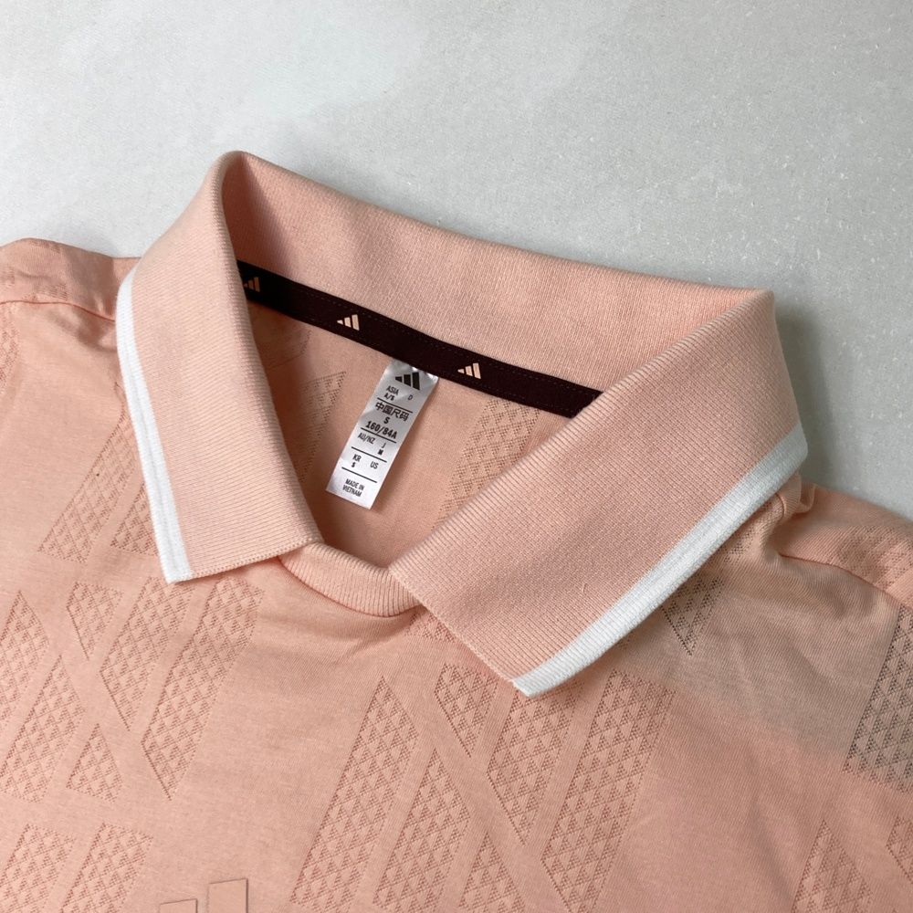 サイズ：M ADIDAS GOLF アディダスゴルフ JG1378 2025年モデル 襟付 切替 半袖Tシャツ 総柄 ピンク系 [240101475172] ゴルフウェア レディース ストスト サイズ：M ADIDAS GOLF アディダスゴルフ JG1378 2025年モデル