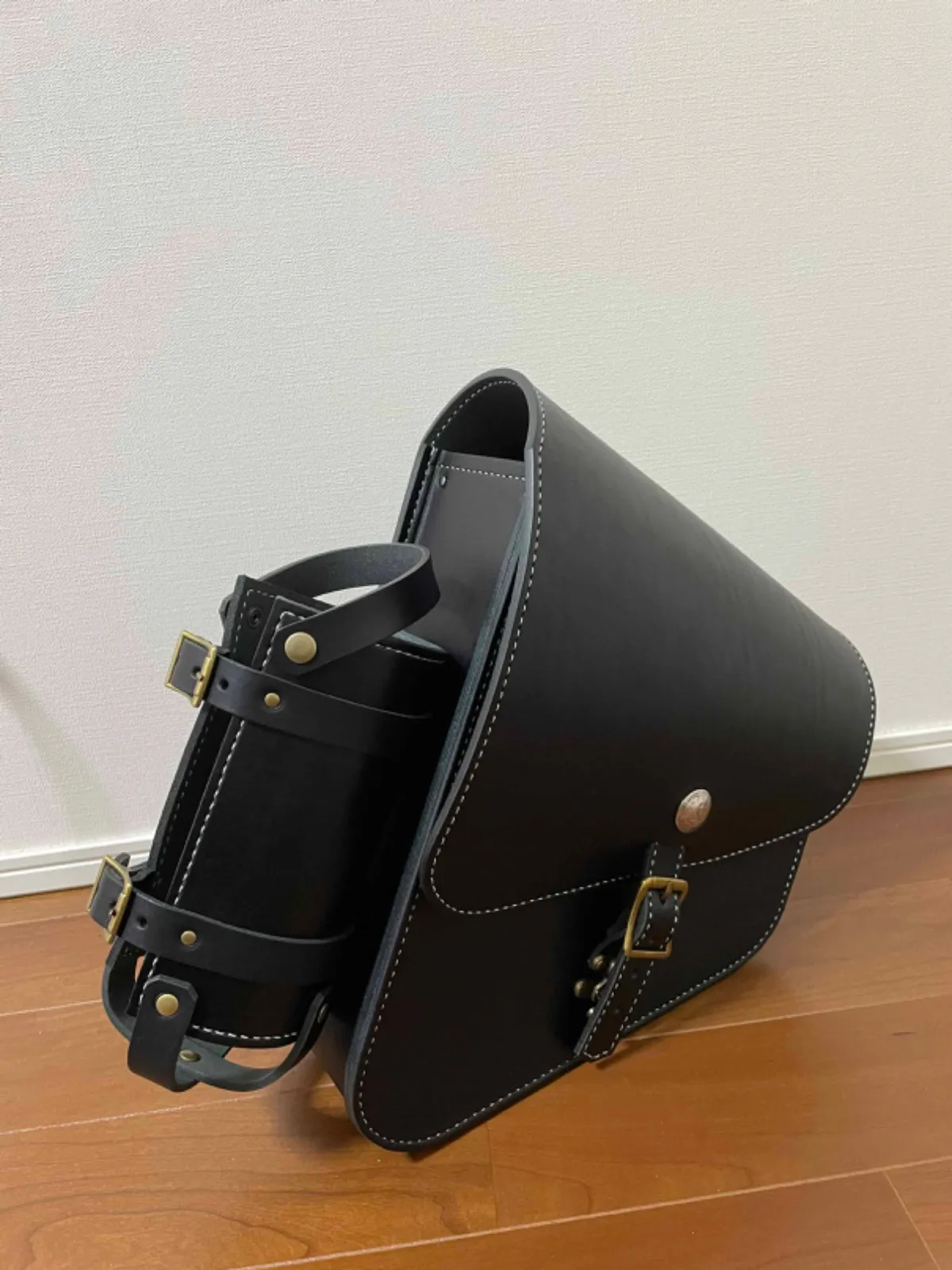 ハーレー ソフテイル用 本革 サドルバッグ ハンドメイド 携行缶ホルダ 