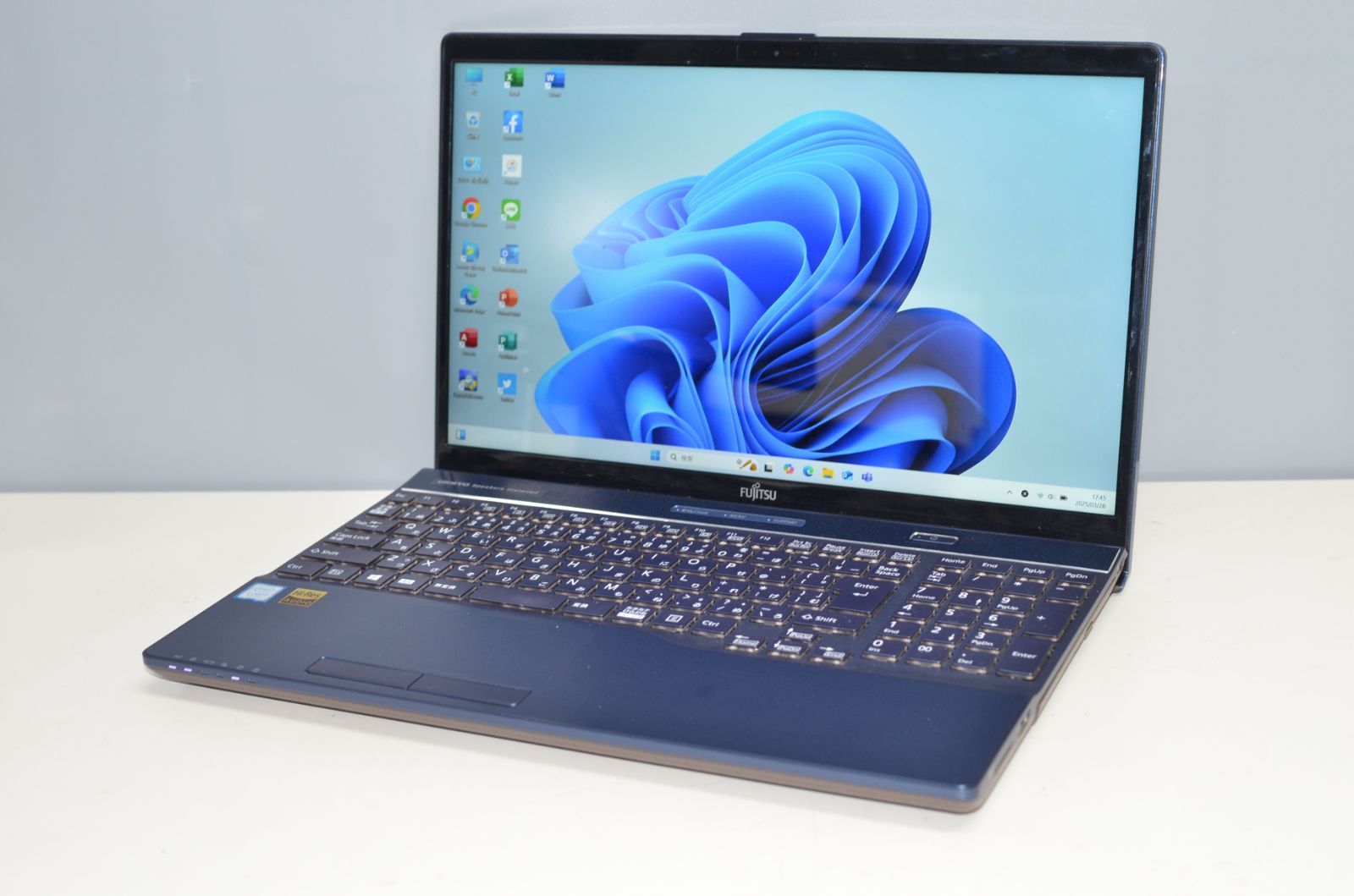 15.6型ワイド(LED液晶) フルHD(1920X1080)タッチパネル式8GB SSD480GB