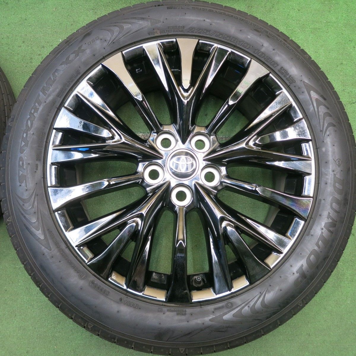 ヴェルファイアDUNLOP SP SPORT MAXX 19インチタイヤ4本 ヴェルファイアDUNLOP SP SPORT MAXX 19インチタイヤ4本 バリ溝