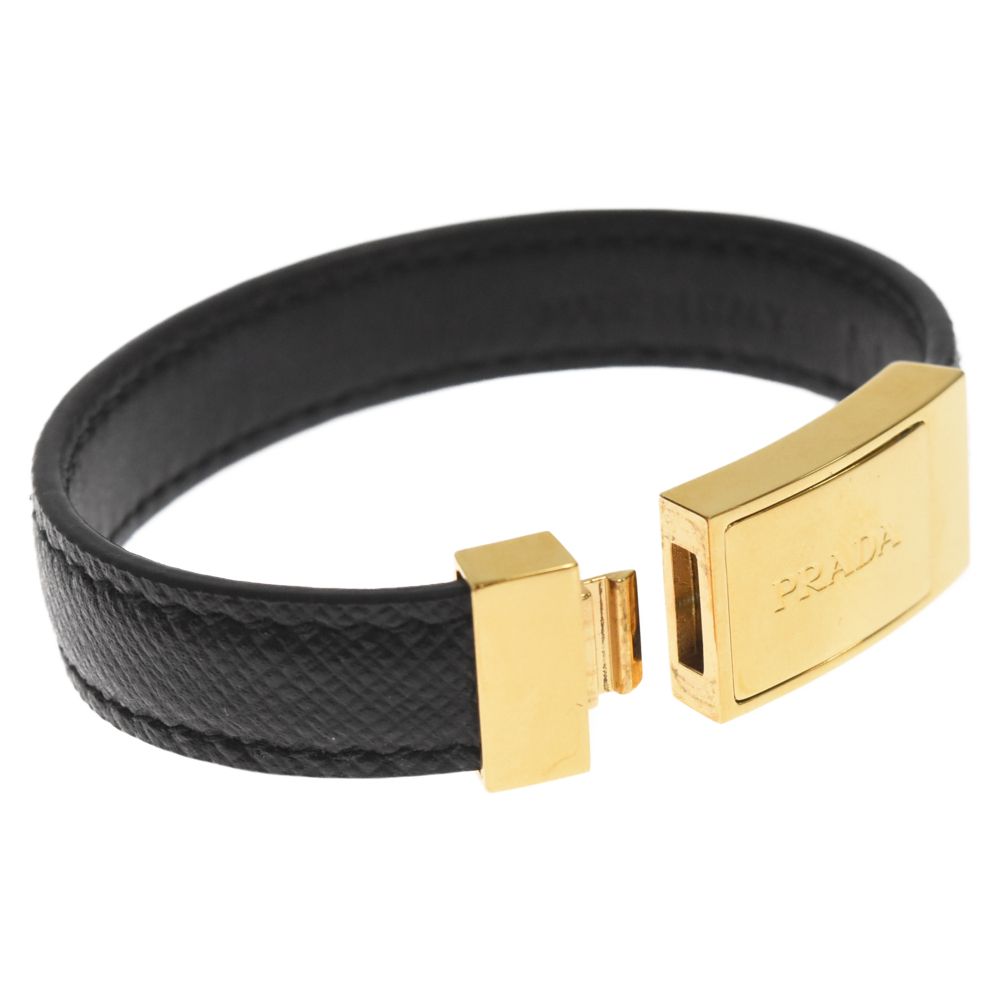 PRADA サフィアーノ レザー ブレスレット ブラック プレートロゴ ロゴサフィアーノレザーブレスレット ブラック×ゴールド