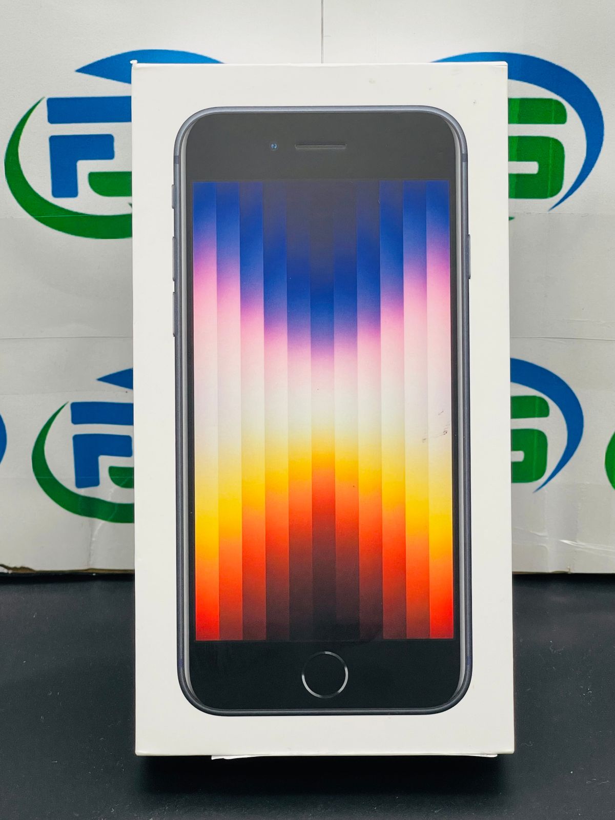 新品ほぼ iPhone SE 第3世代 128GB ミッドナイト MMYF3J/A SIMフリー ランクA 送料無料