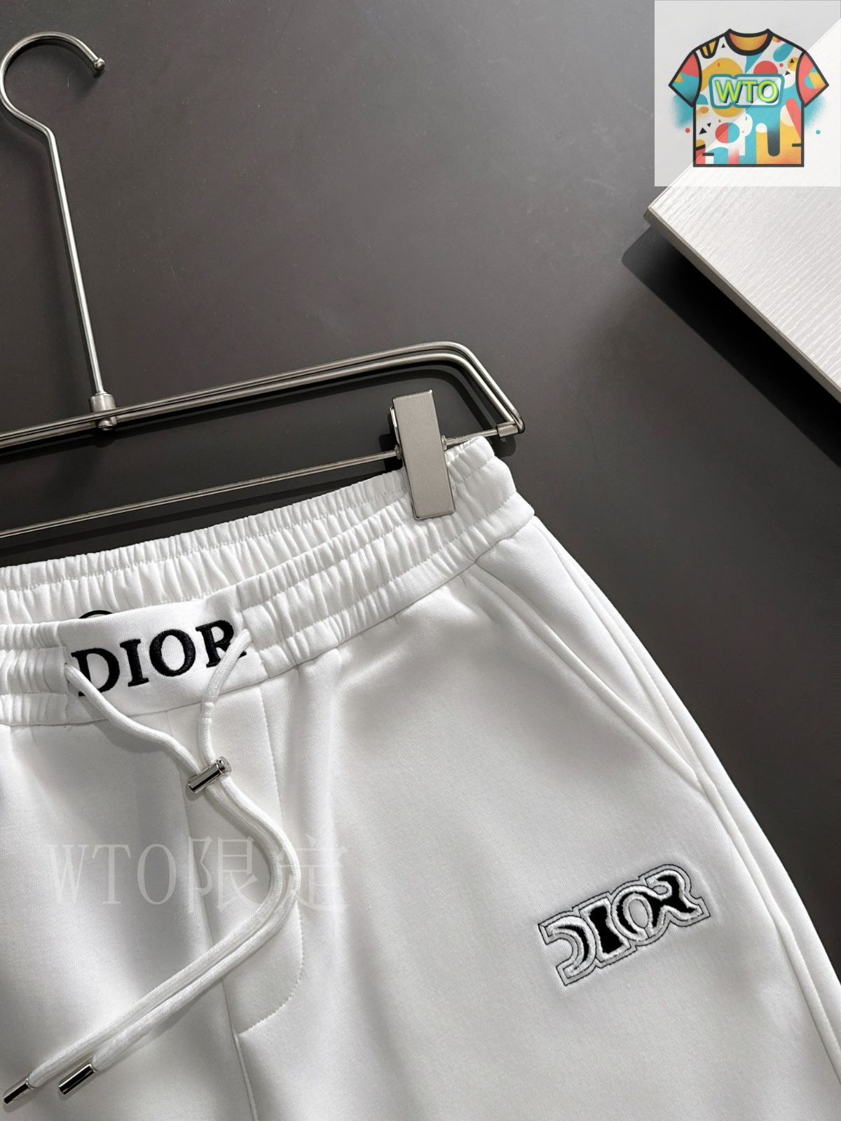 今日特価】DIOR 高密双面 ?布刺繍 パンツ-2 - メルカリ