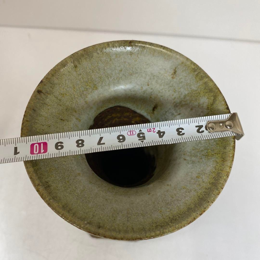 斬新な出来栄えの花瓶