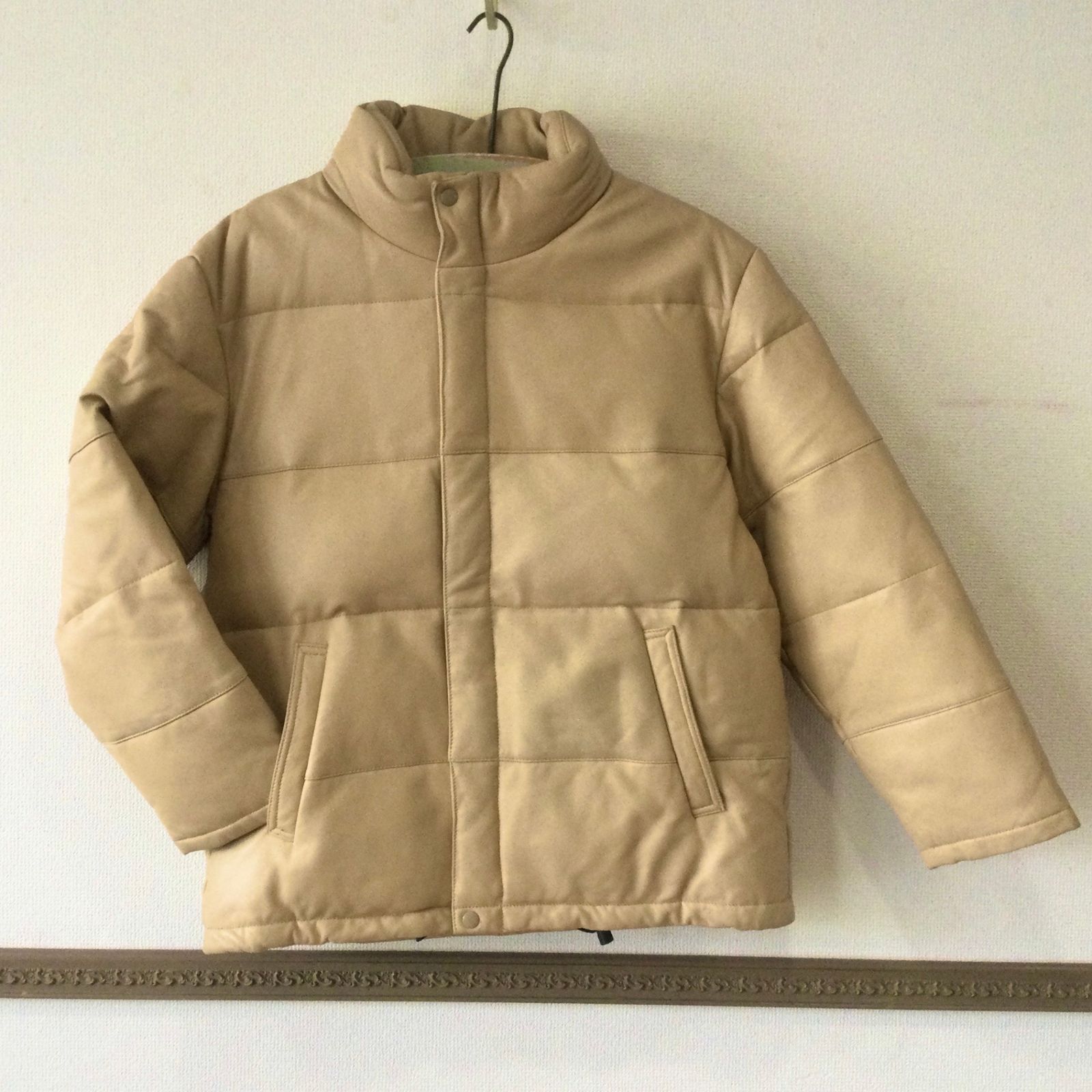 10150 AVIREX アヴィレックス 6161031 羊革 ラムスキン バックロゴ レザーダウンジャケット ベージュ Mサイズ