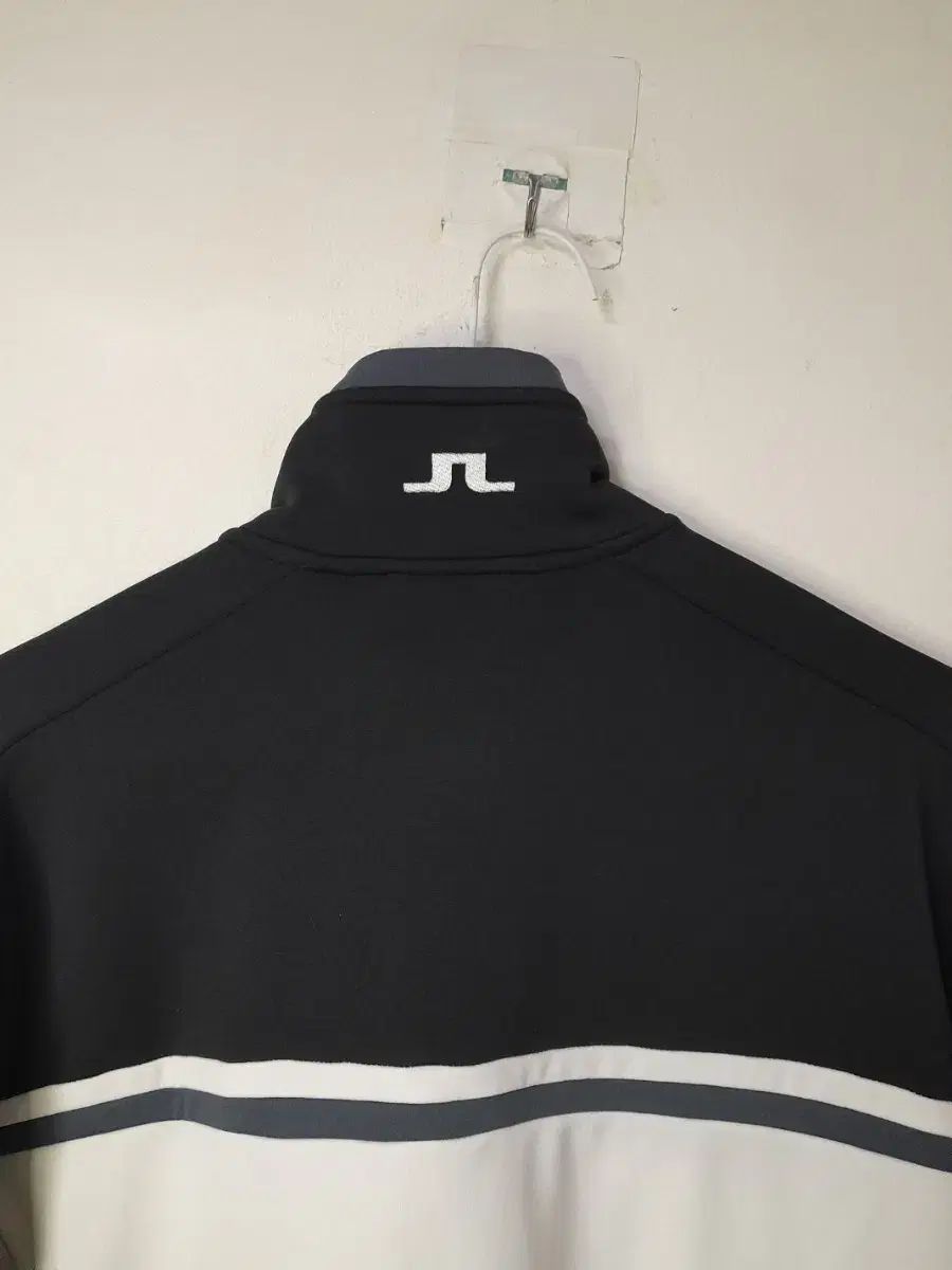 スイング ジップアップ