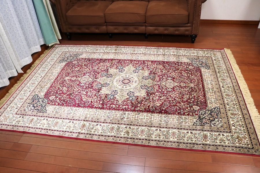 ペルシャ柄絨毯