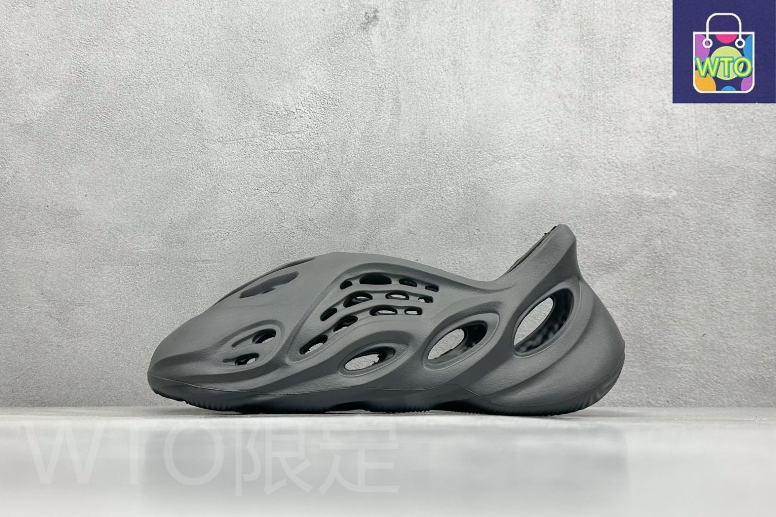 adidas イージーフォーム オニキス 27.5 adidas YEEZY Foam Runner 