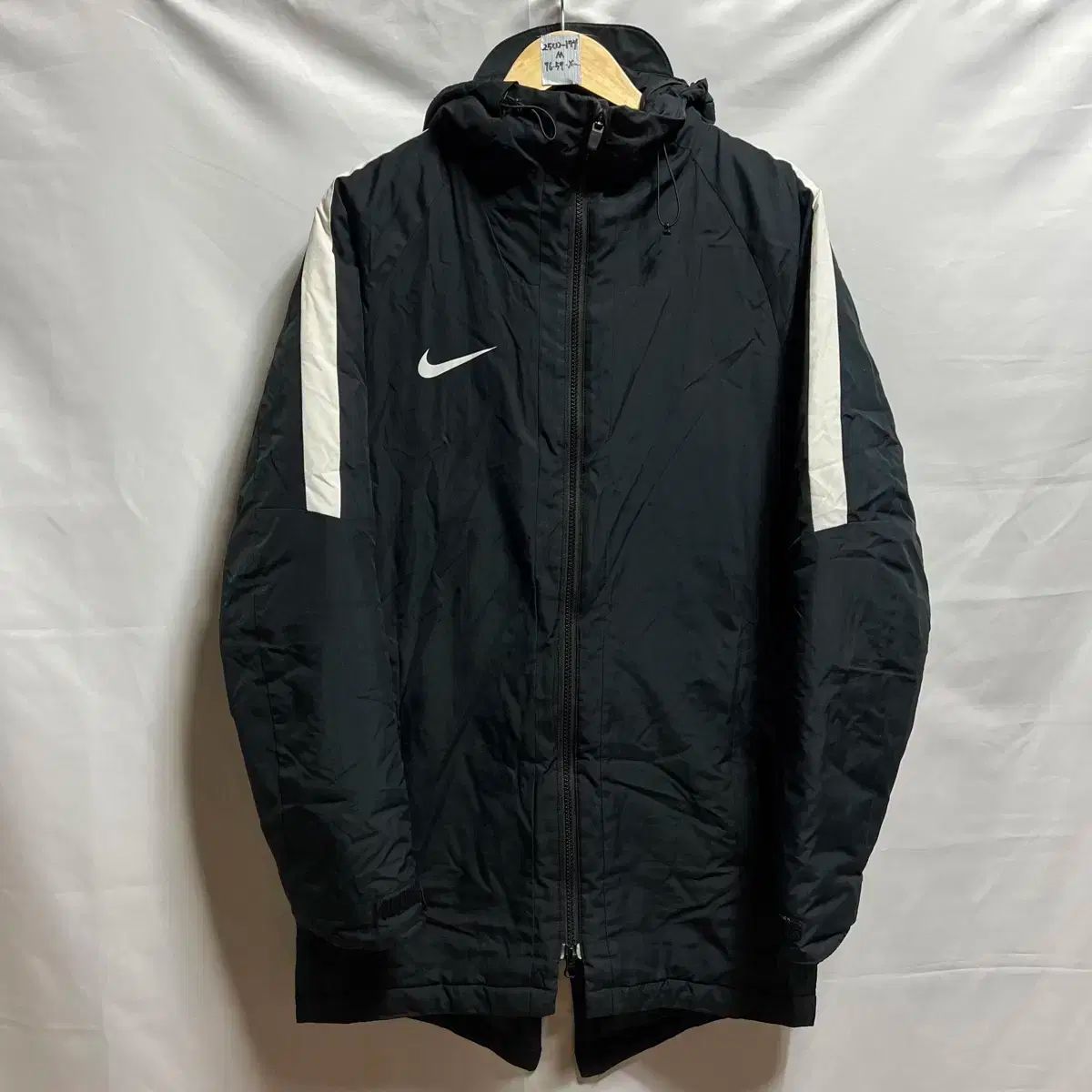 【雷市場（ポンジャン）商品韓国直送】 純正品/ M Nike(ナイキ） スウッシュ ドライ 分隊 フィールド 黒 ロング丈ダウンパーカー